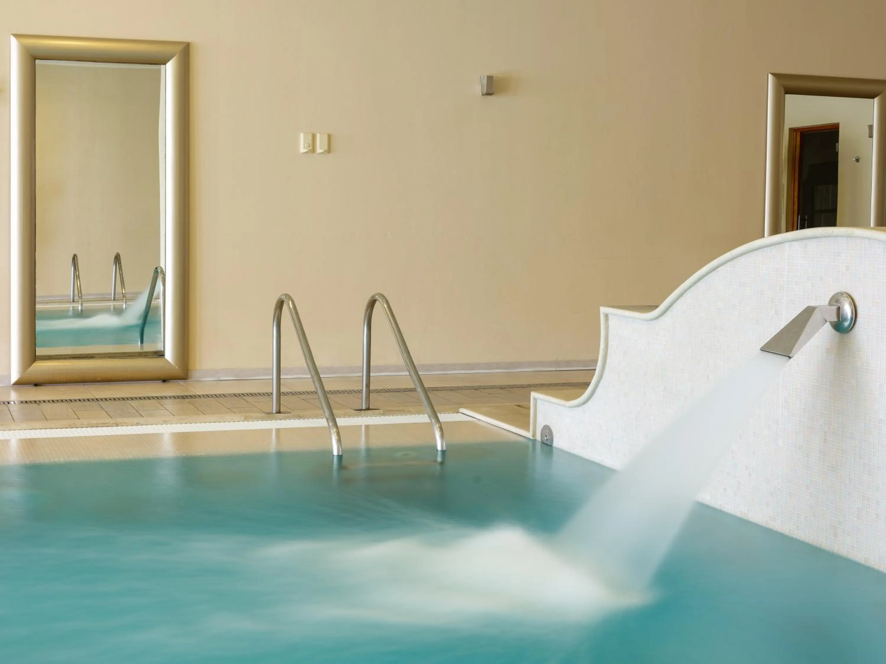 Swimming pool in Parc Hotel Germano Suites & Apartments