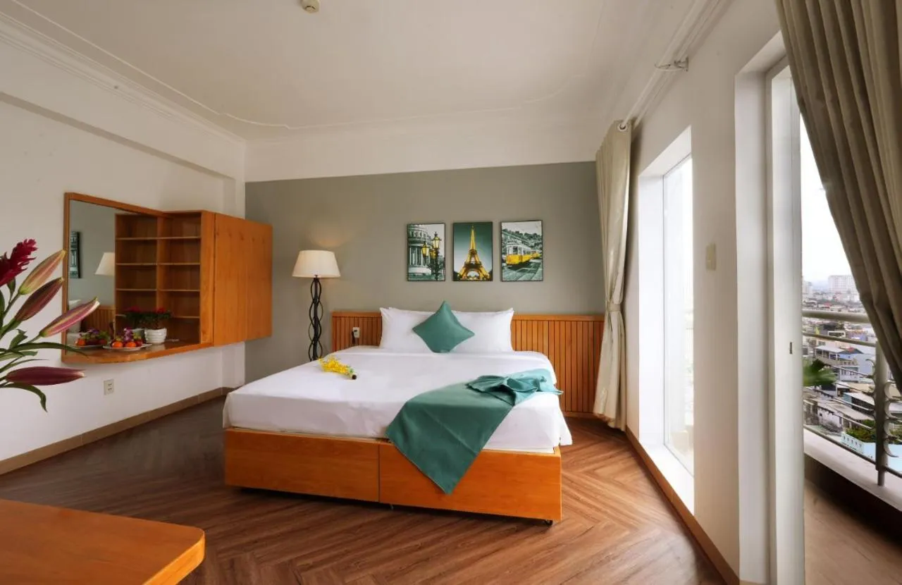 Bed in Sunshine Antique Hotel Saigon