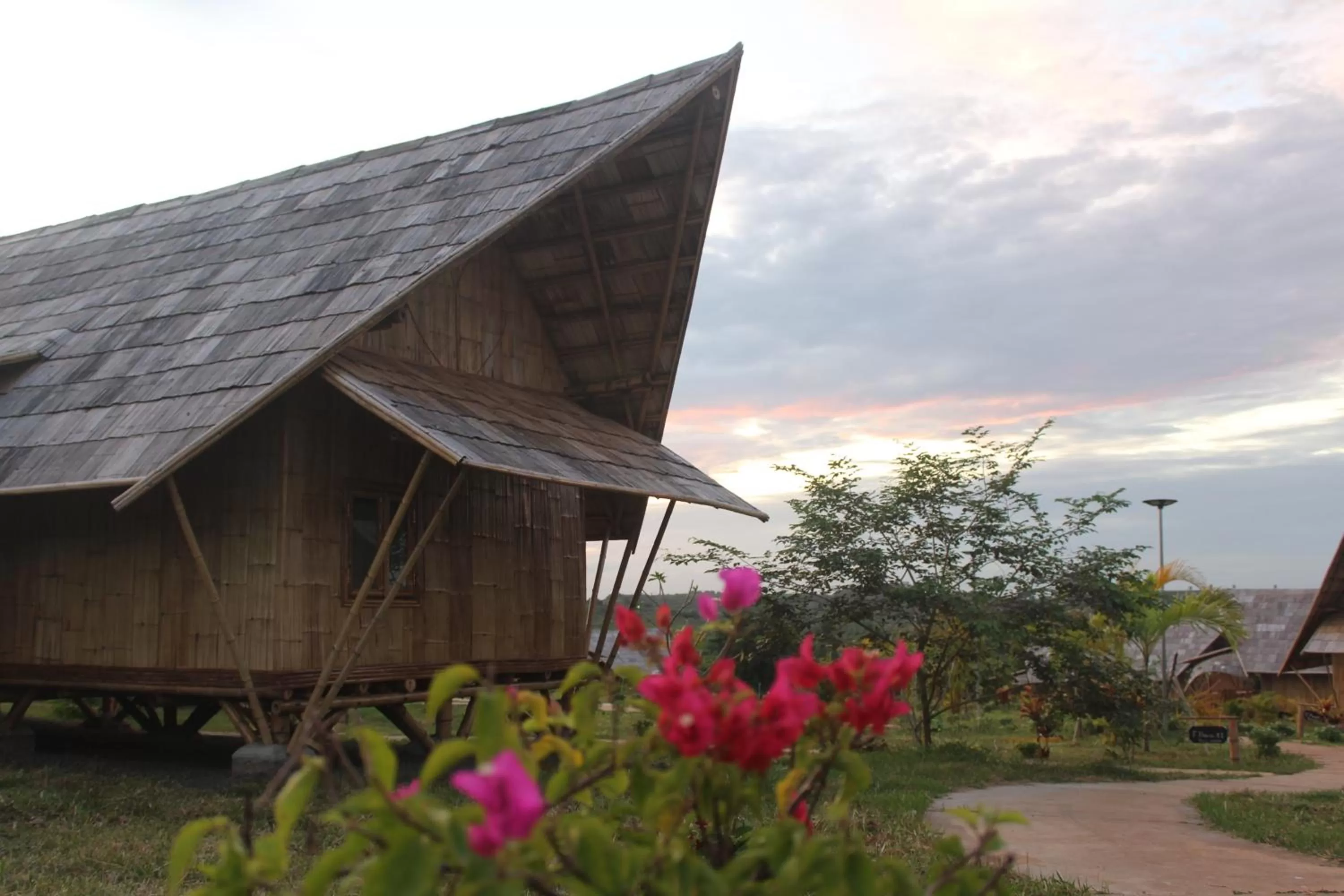 Hanchey Bamboo Resort