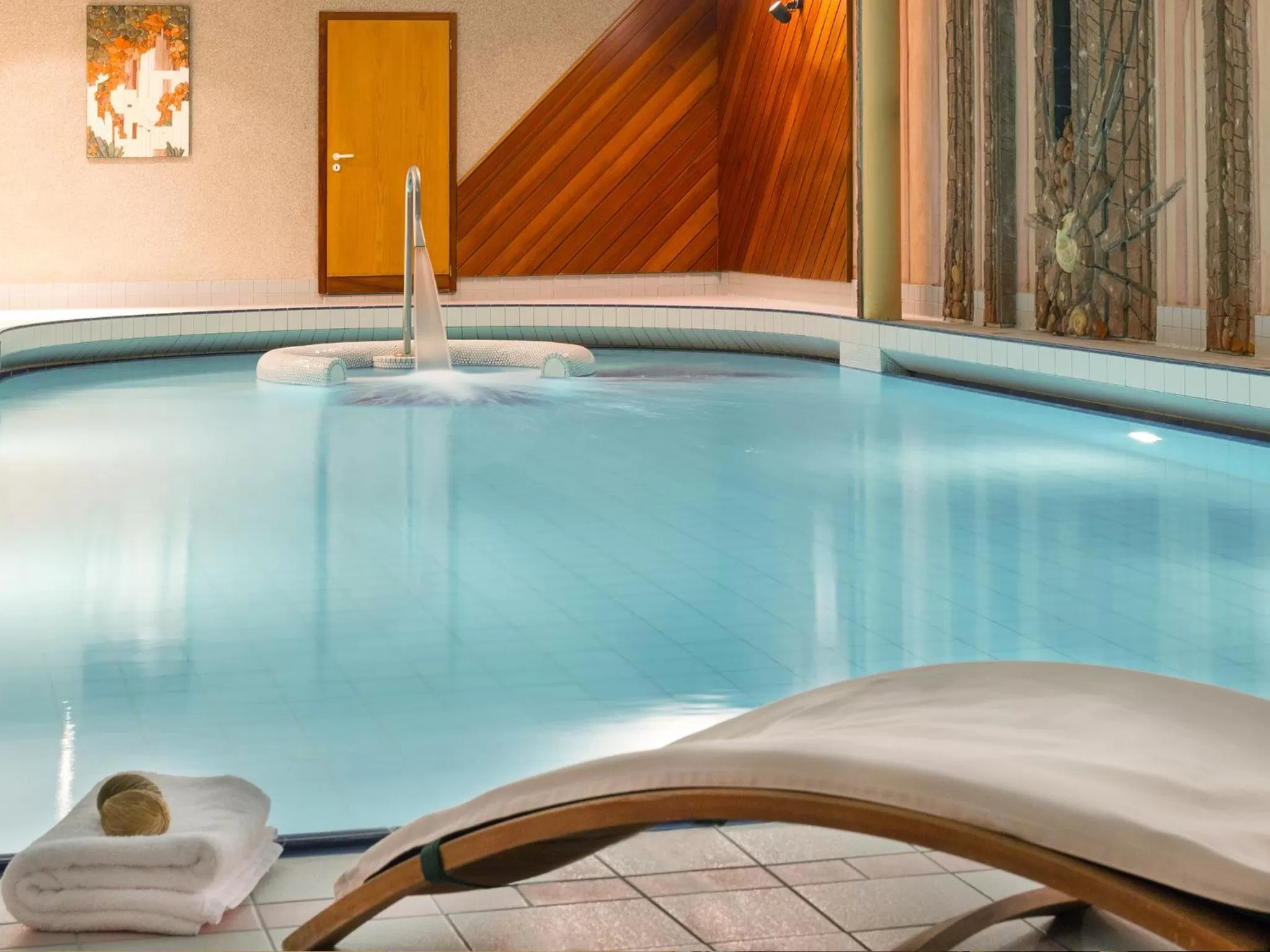 Pool view in Hotel Restaurant & Spa Verte Vallée