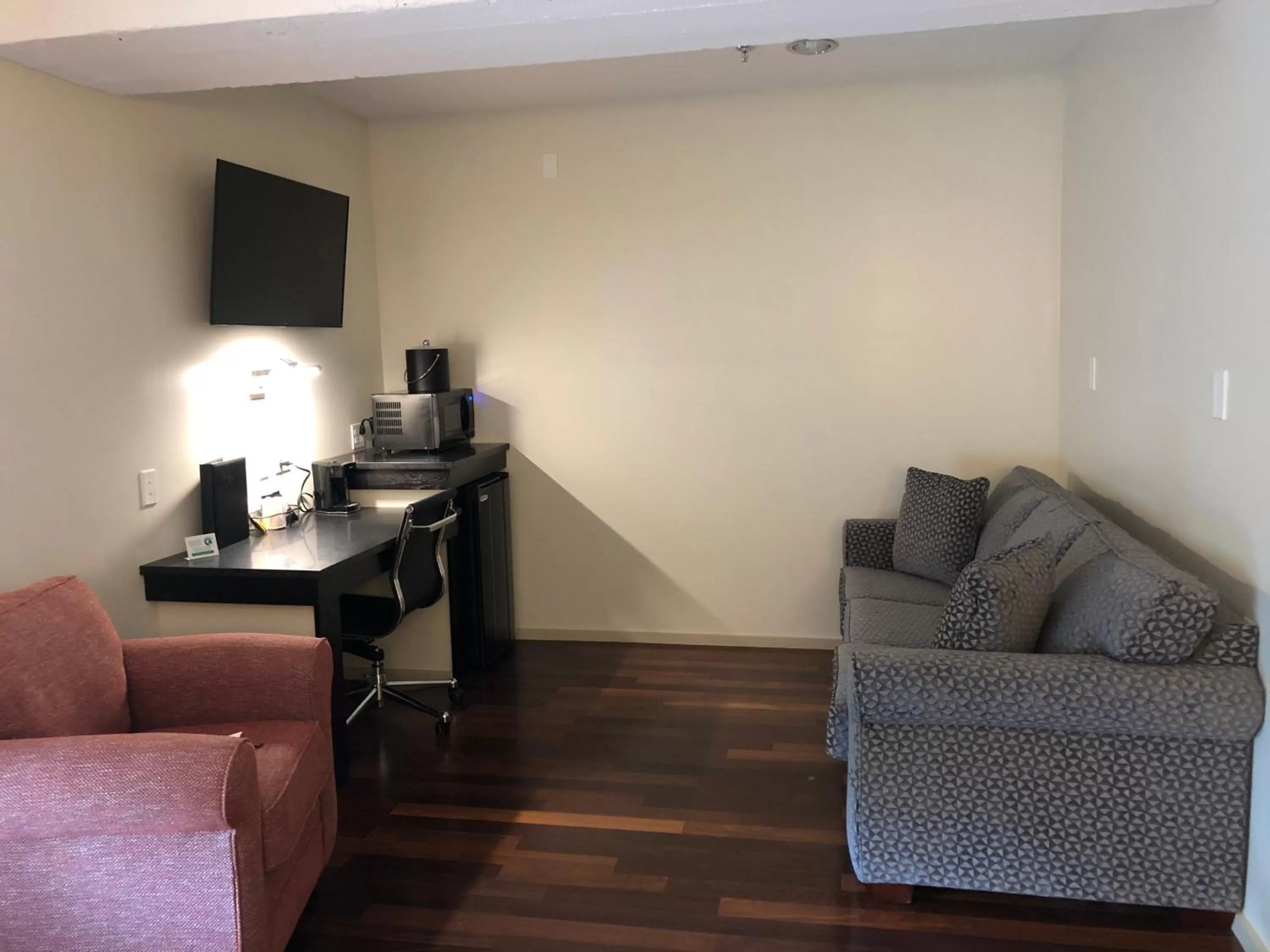 Seating area in Grand Eastonian Hotel & Suites