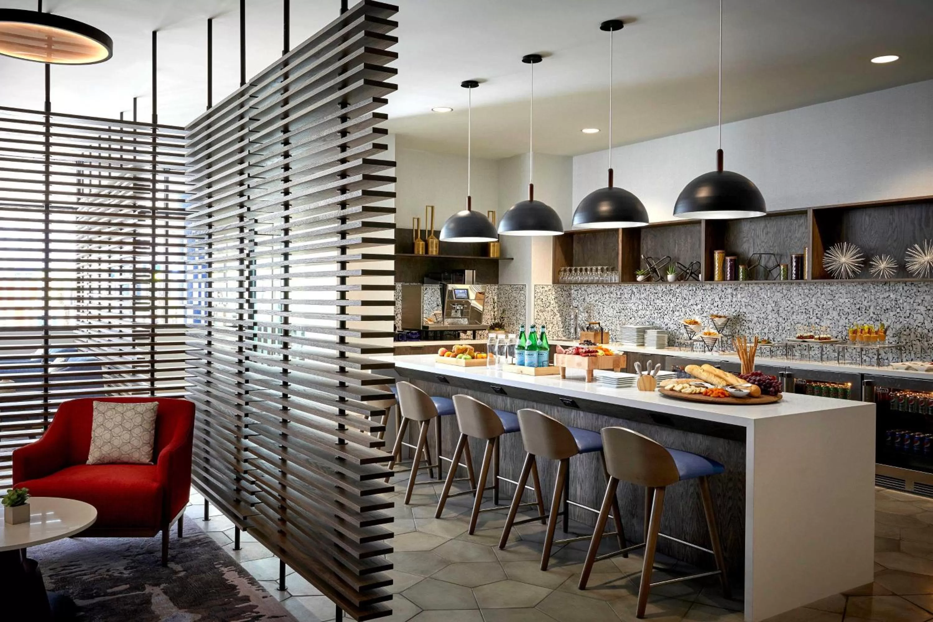 Lounge or bar in Ventura Beach Marriott