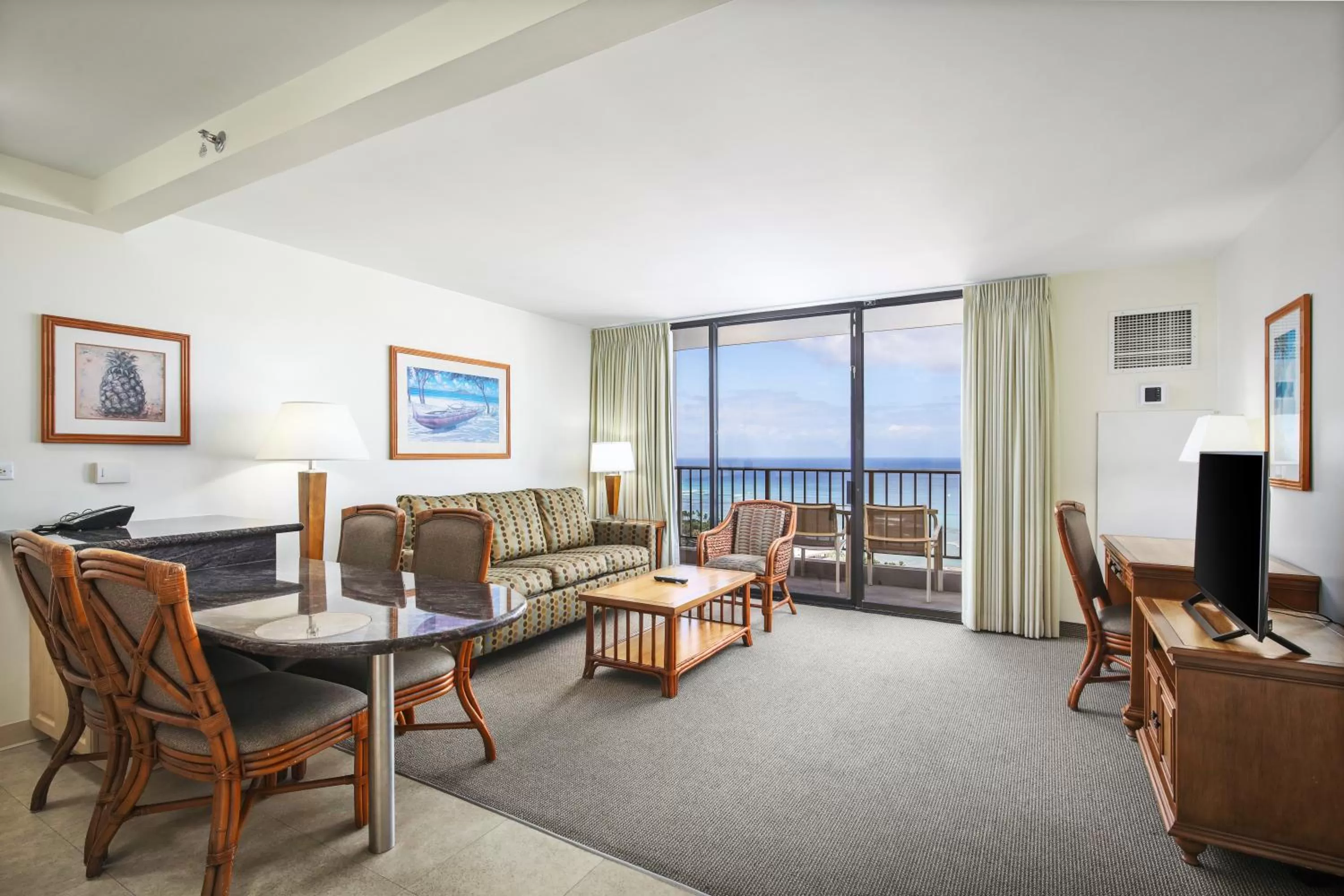 TV and multimedia in Aston Waikiki Sunset