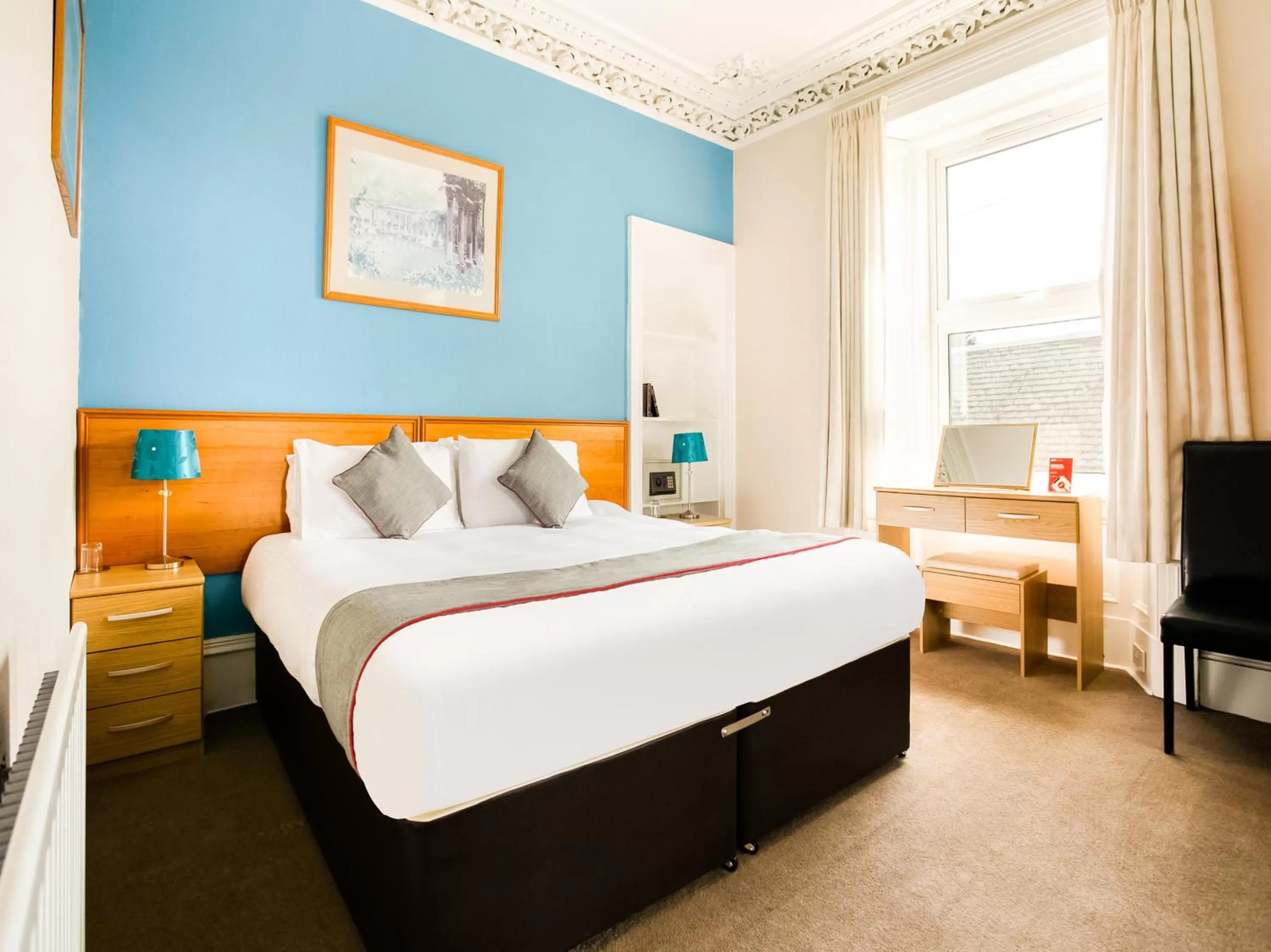 Photo of the whole room, Bed in Corner Hotel