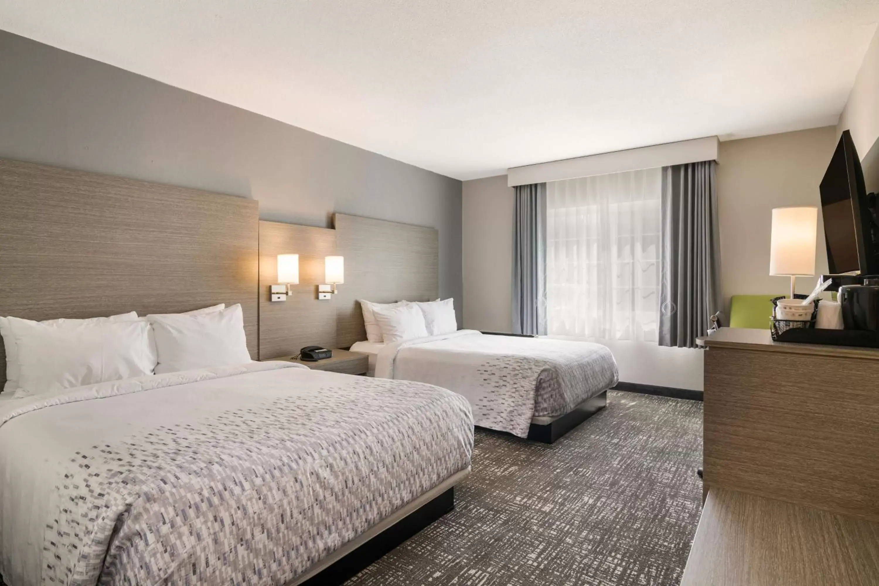 Queen Room with Two Queen Beds and Mobility Accessible Tub in Best Western Plymouth Inn-White Mountains Queen Room with Two Queen Beds and Mobility Accessible Tub in Best Western Plymouth Inn-White Mountains