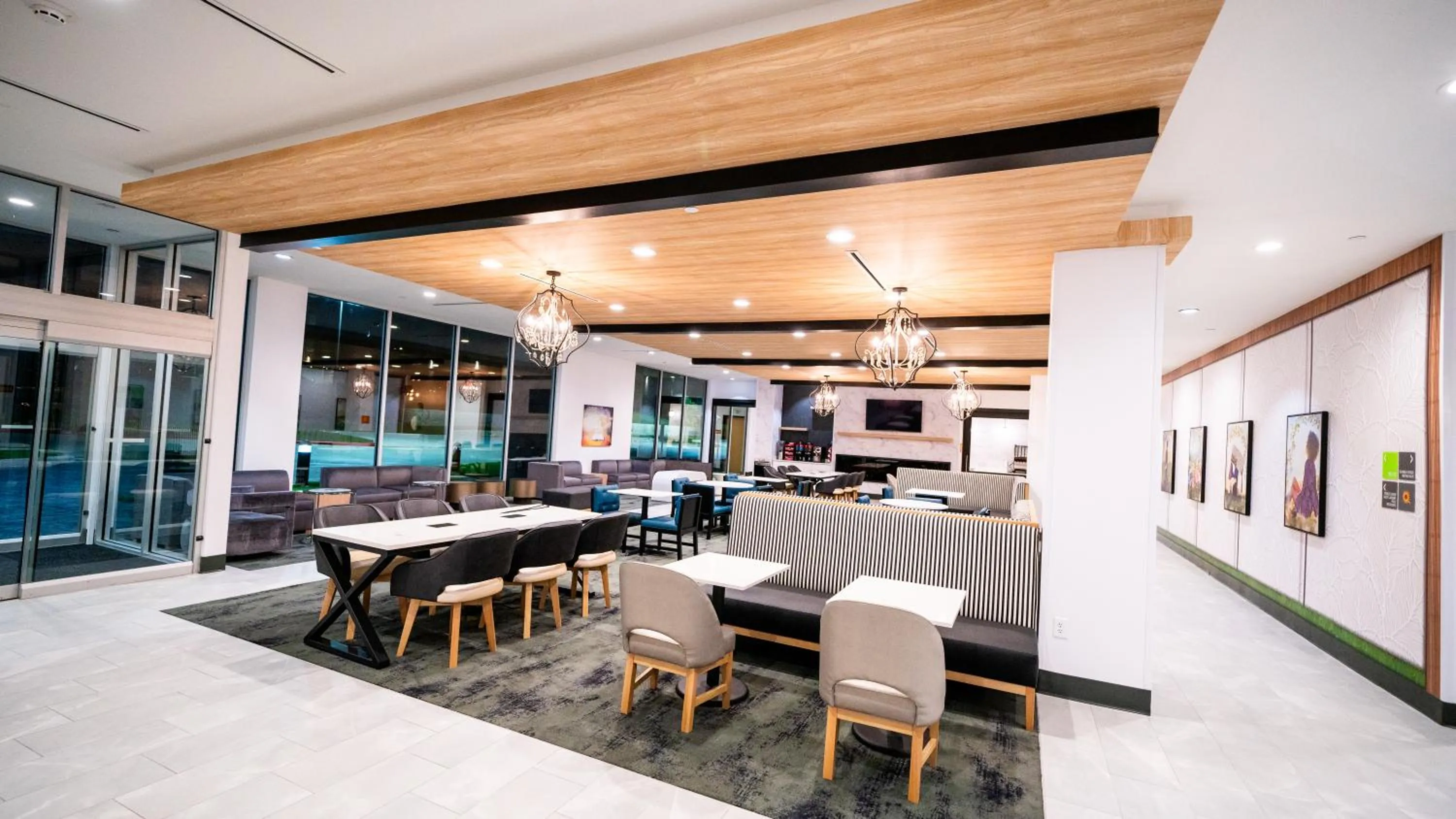 Restaurant/places to eat in La Quinta Inn & Suites by Wyndham Austin Parmer Tech Ridge