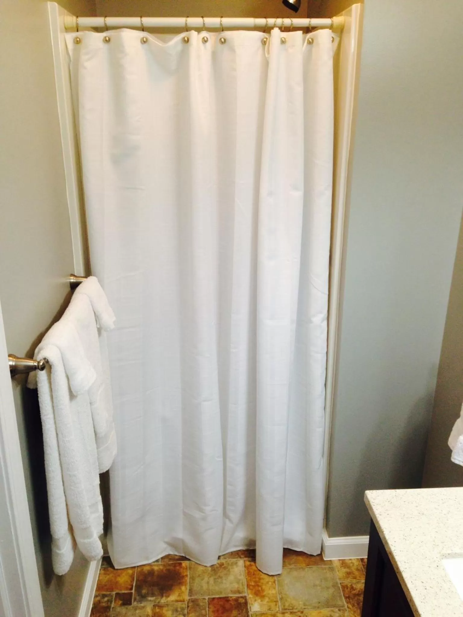 Shower in The New Lantern Motel