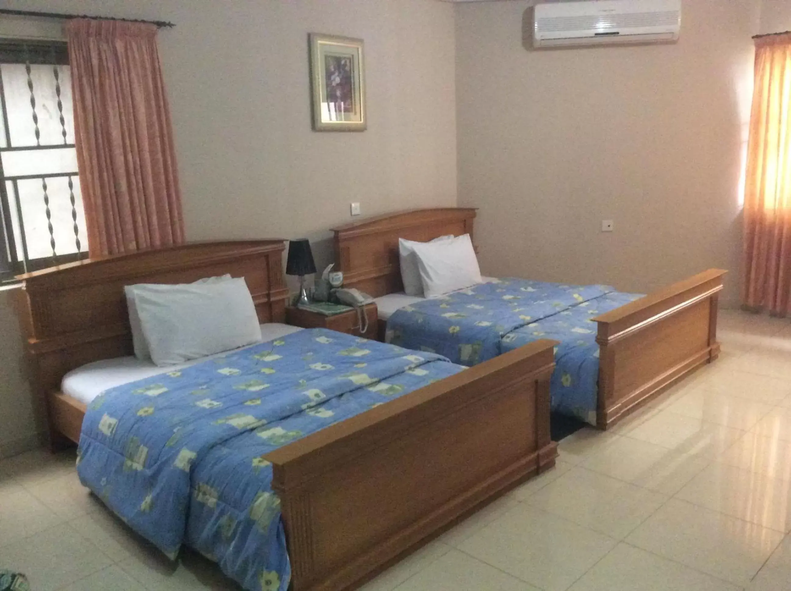 Bedroom, Bed in Eastgate Hotel Bedroom, Bed in Eastgate Hotel