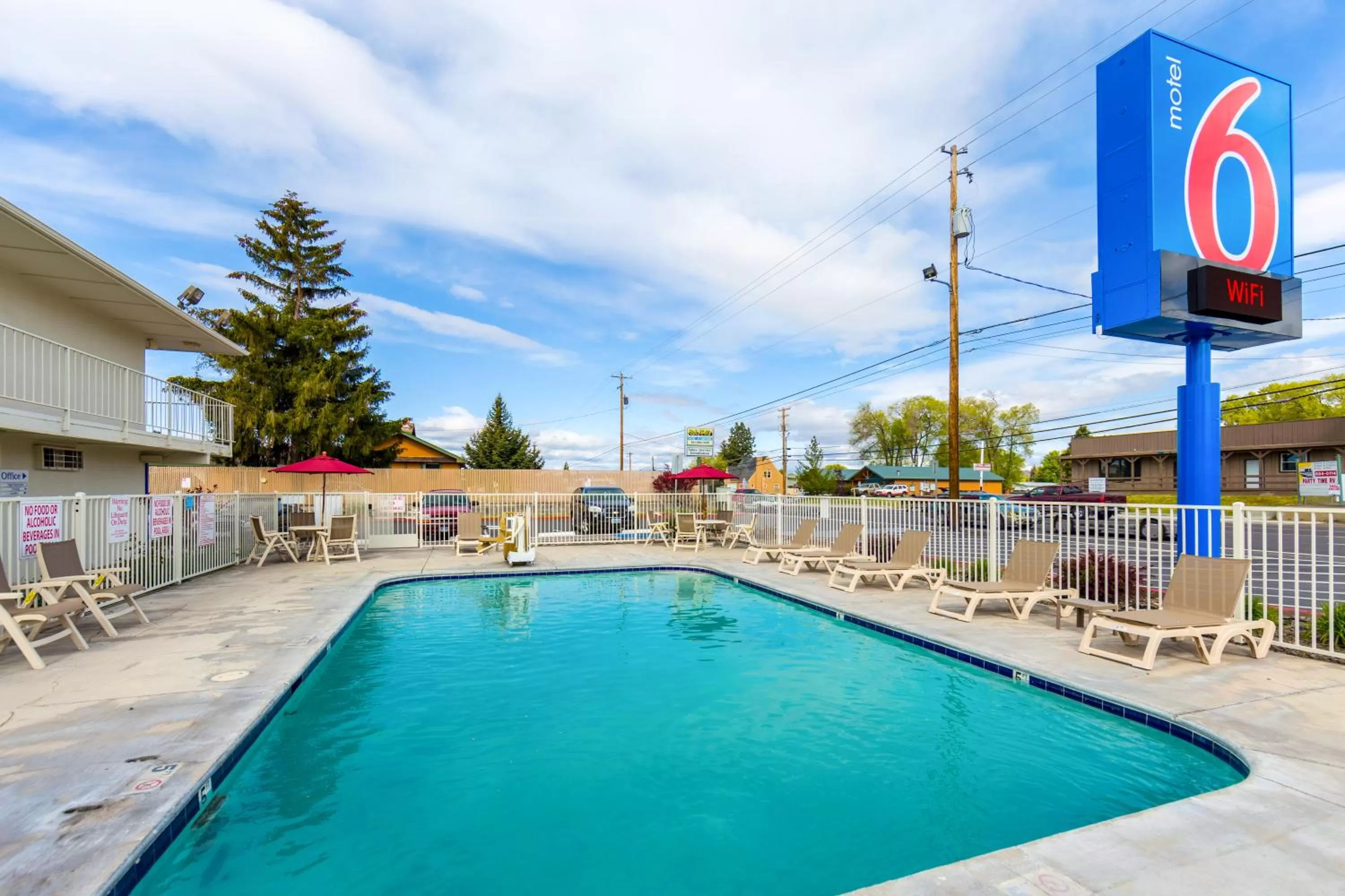 Swimming pool in Motel 6-Klamath Falls, OR