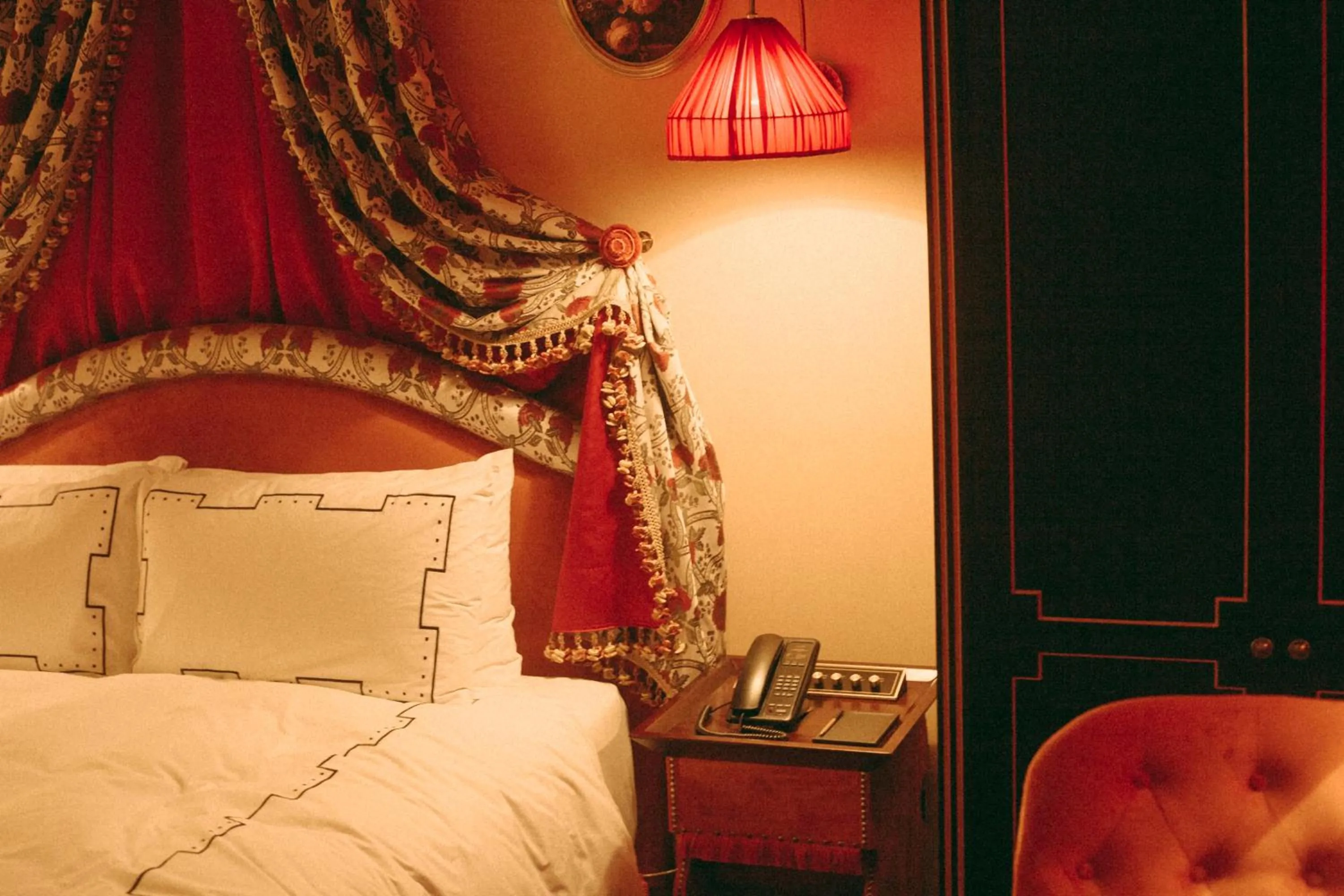 Bedroom, Bed in L'Escape Hotel