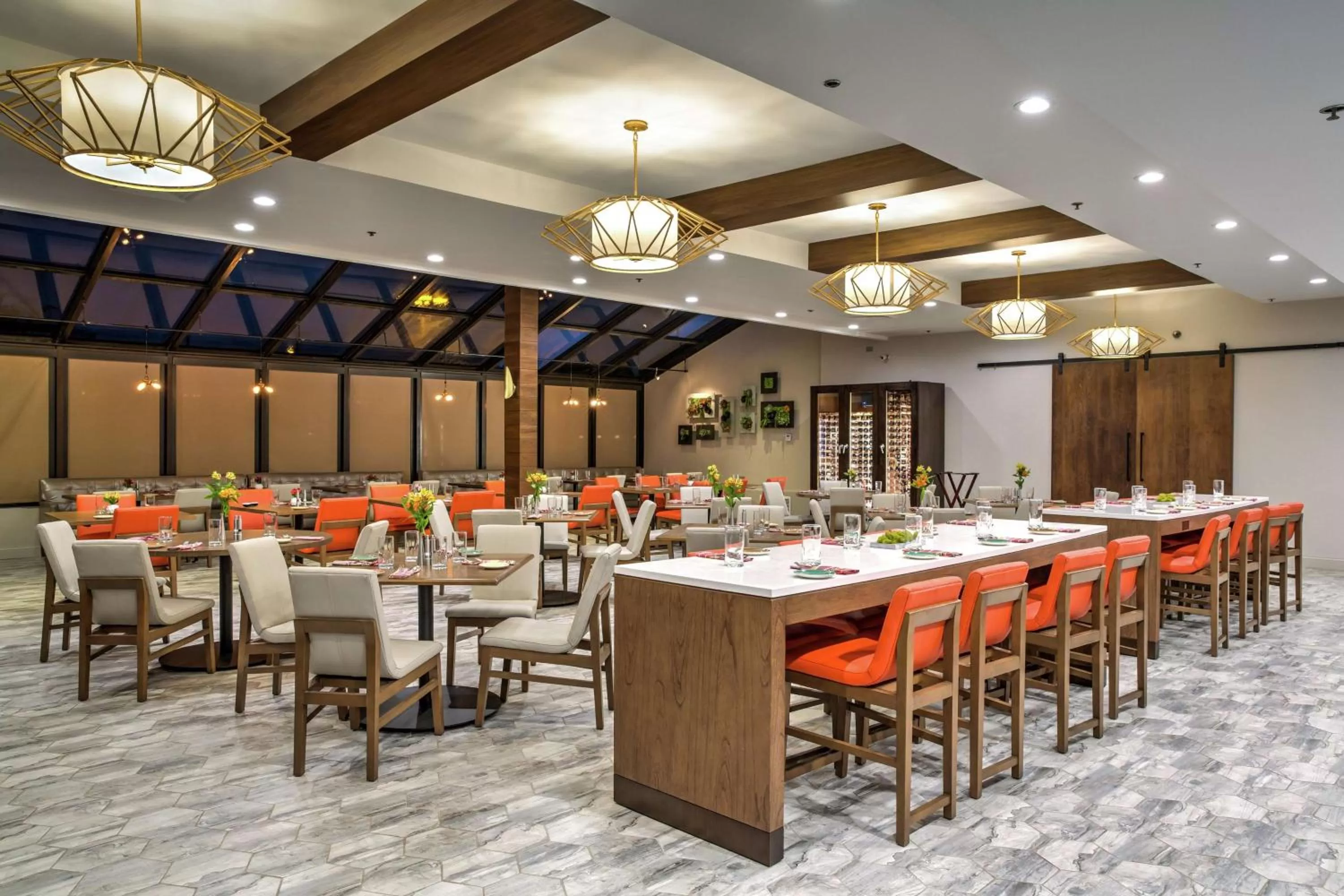 Restaurant/places to eat in Hilton Chicago/Oak Lawn