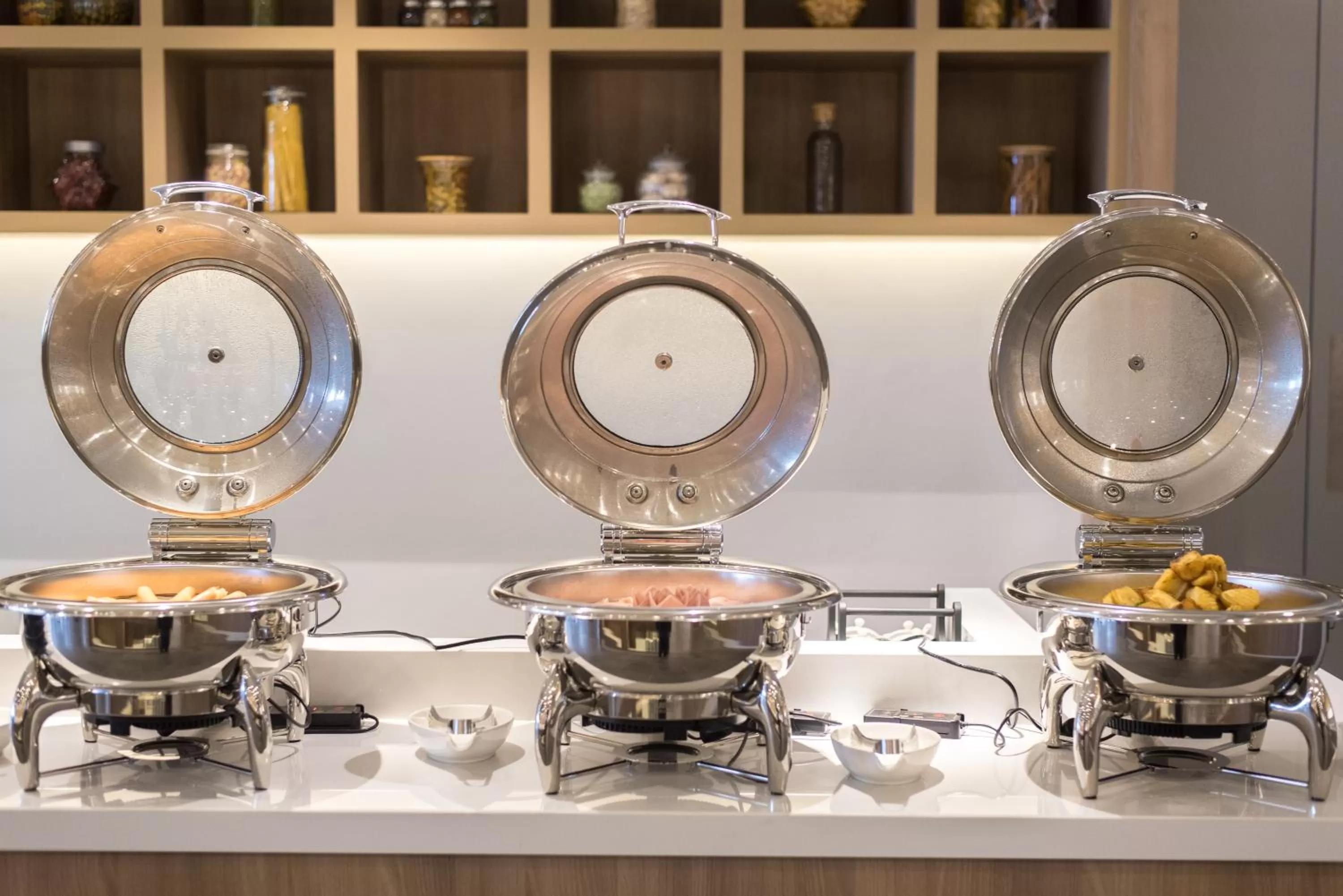 Lounge or bar in Madison Bangkok Hotel