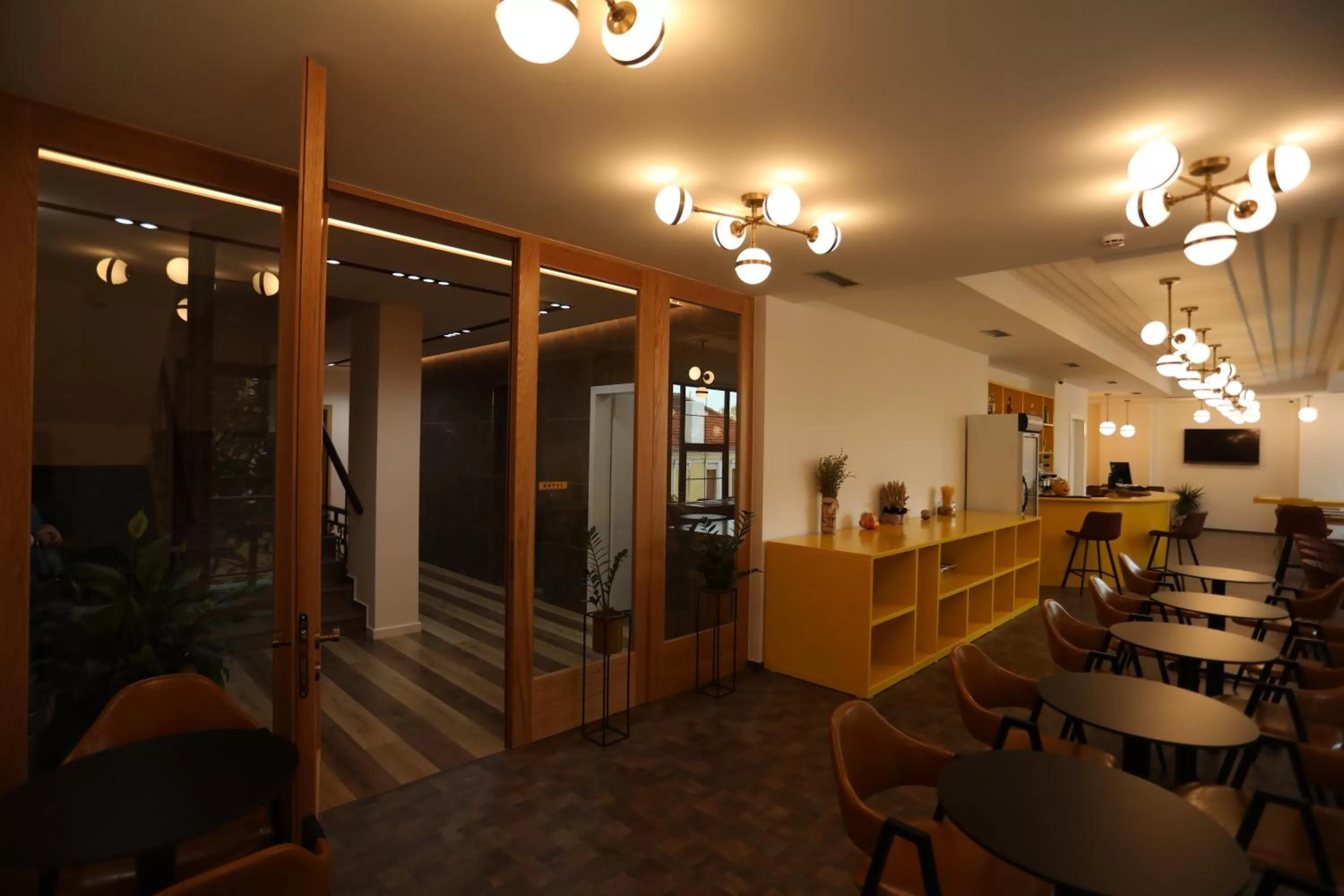 Restaurant/places to eat in Elite