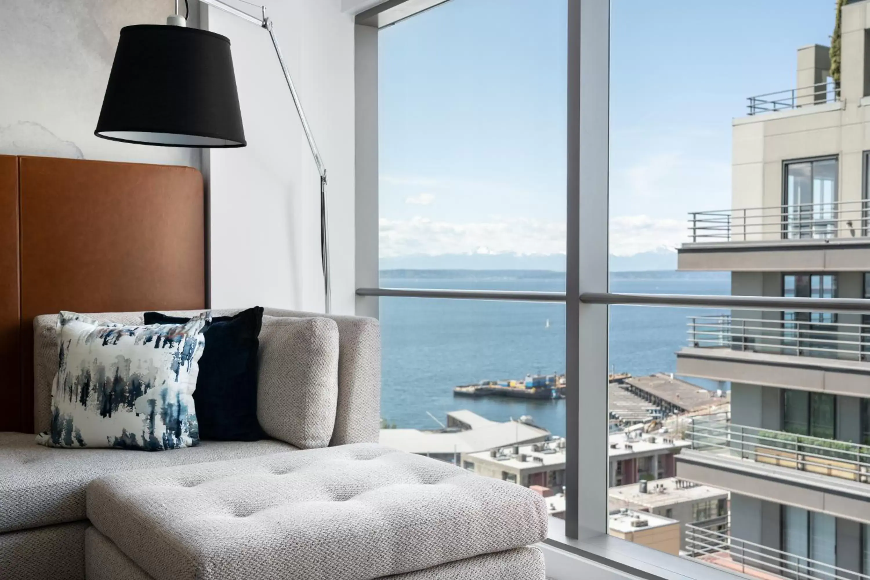 Partial Bay View King Room in Four Seasons Hotel Seattle Partial Bay View King Room in Four Seasons Hotel Seattle