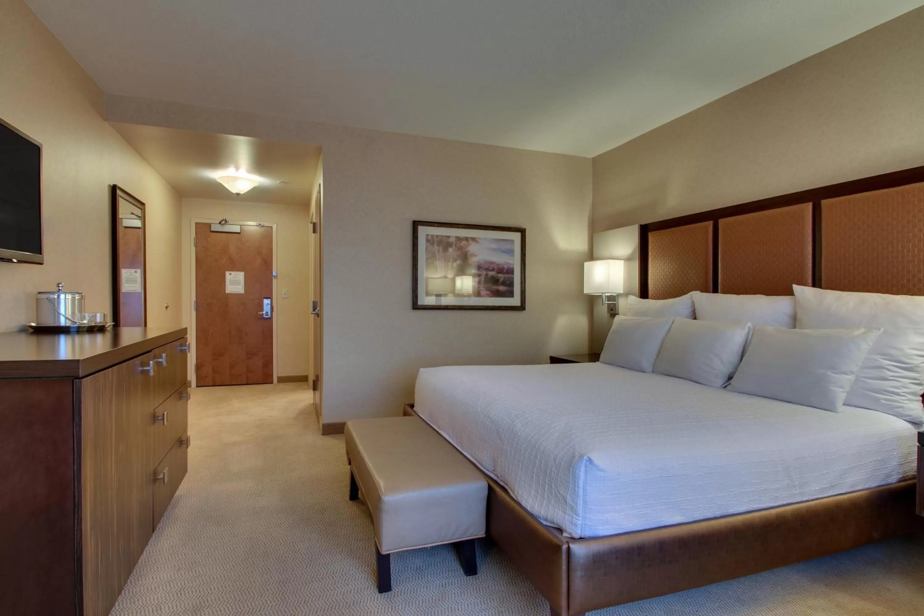 Photo of the whole room, Bed in The Inn at Charles Town / Hollywood Casino