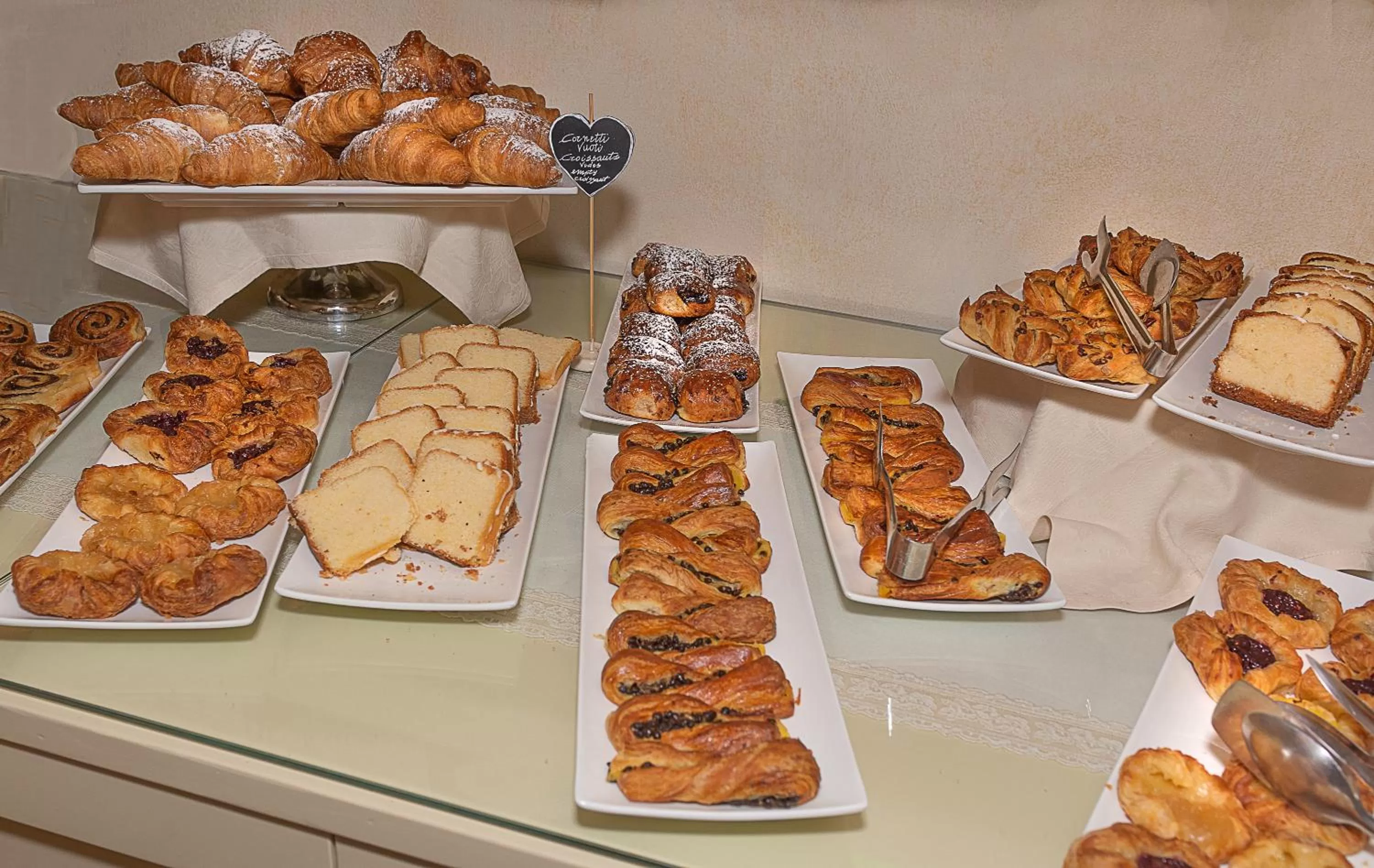 Buffet breakfast in Hotel Villa Cheli
