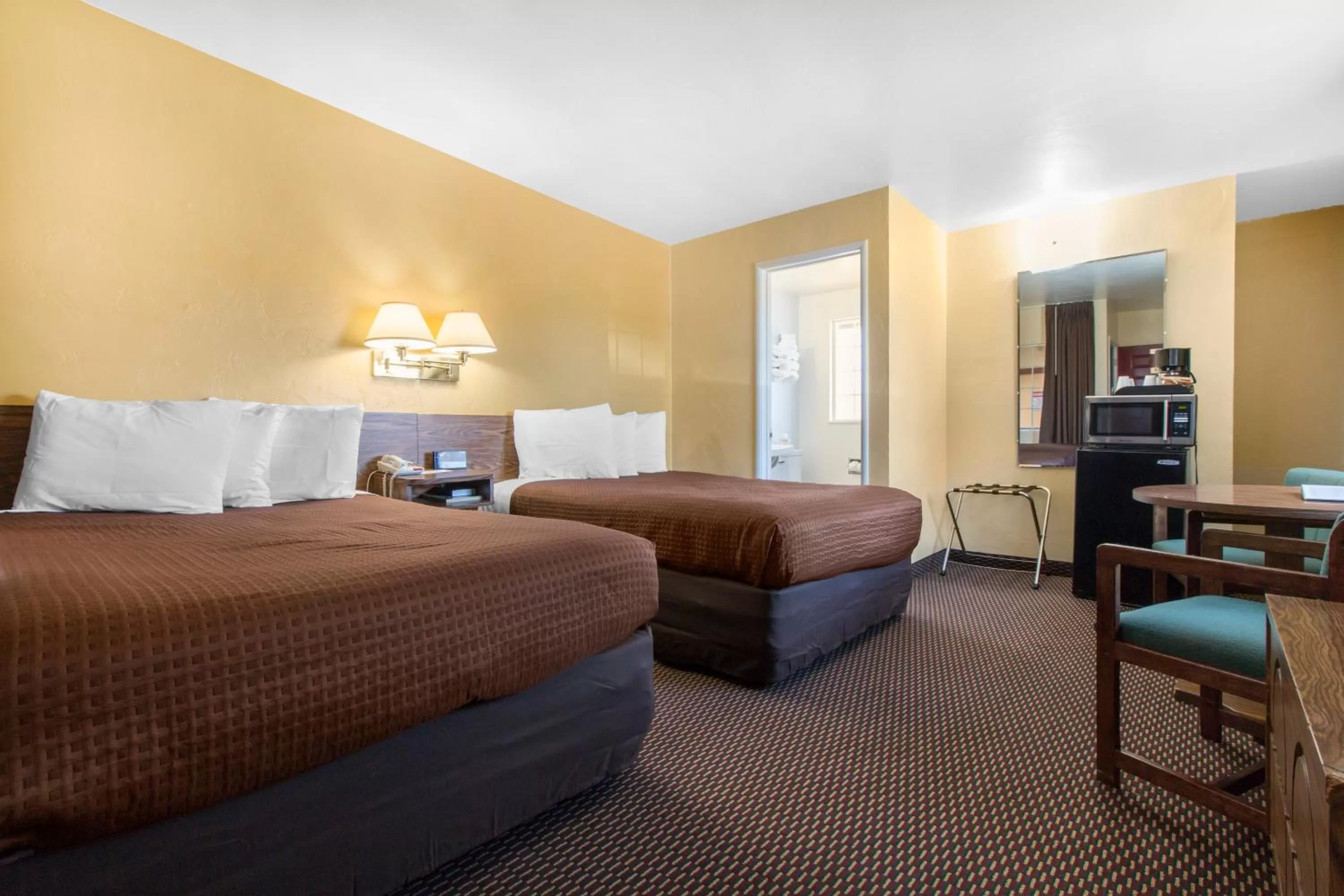 Bed in Eureka Town House Motel - Historic Old Town