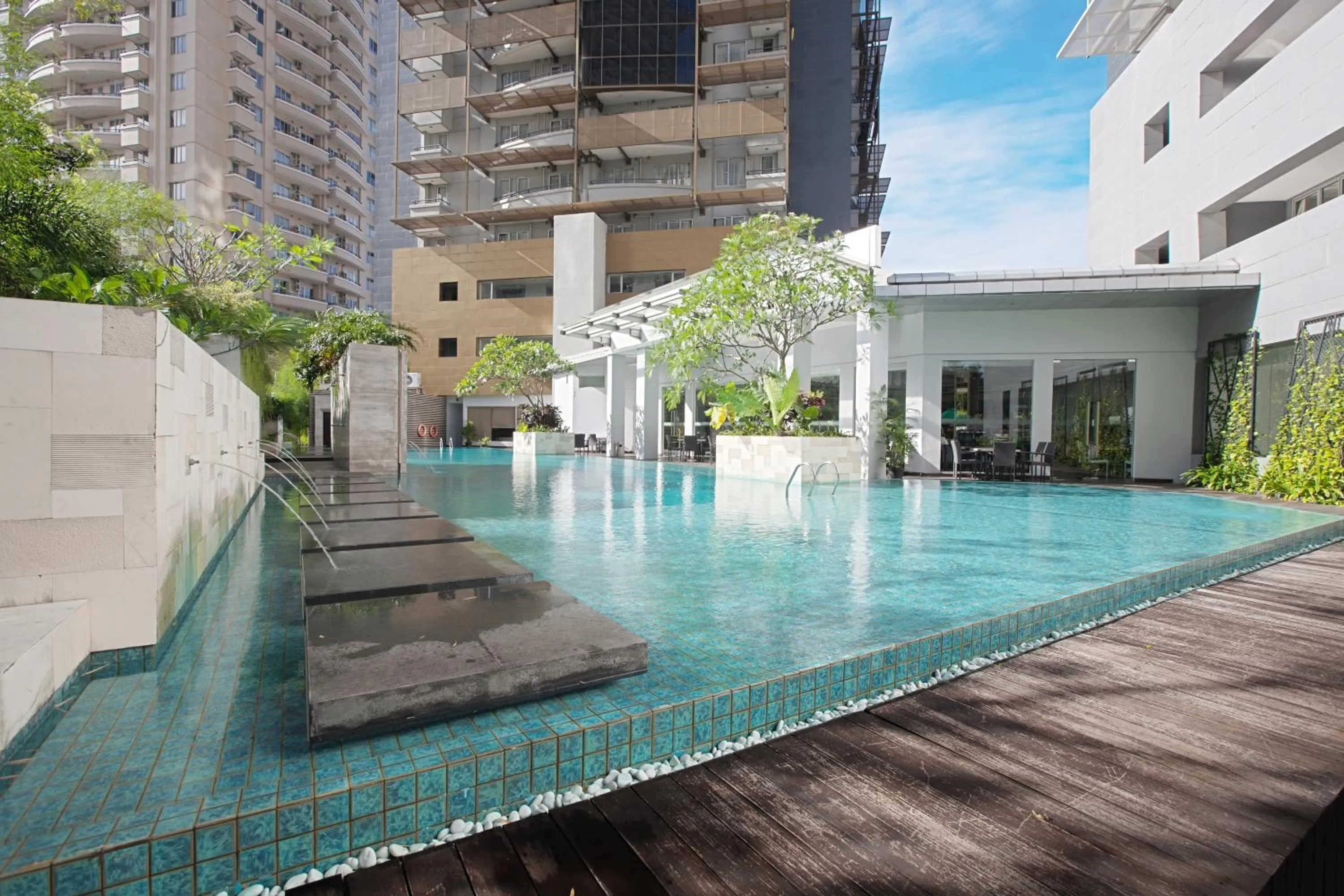 Swimming pool in eL Hotel Jakarta