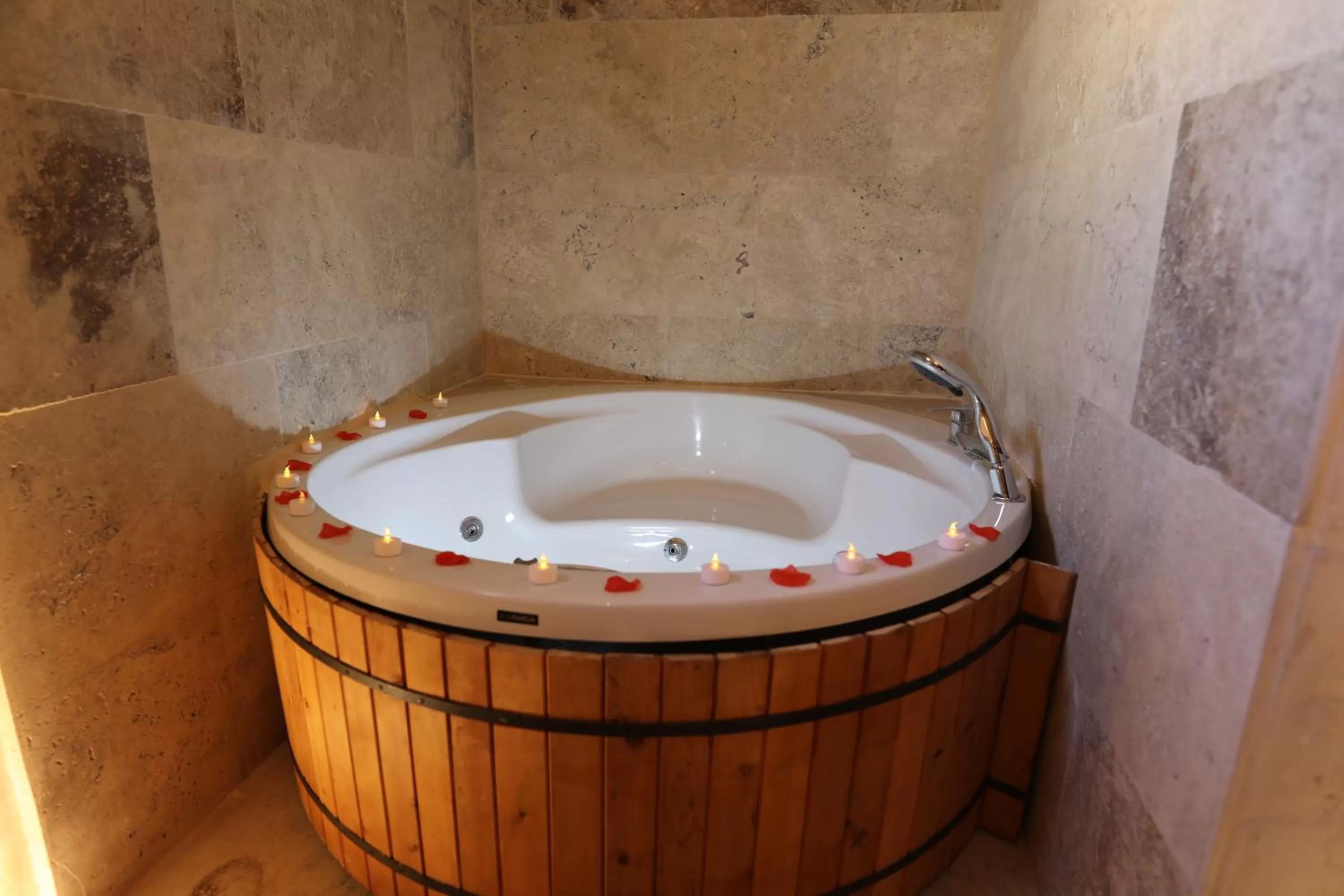 Hot Tub in Atax Cave Hotel