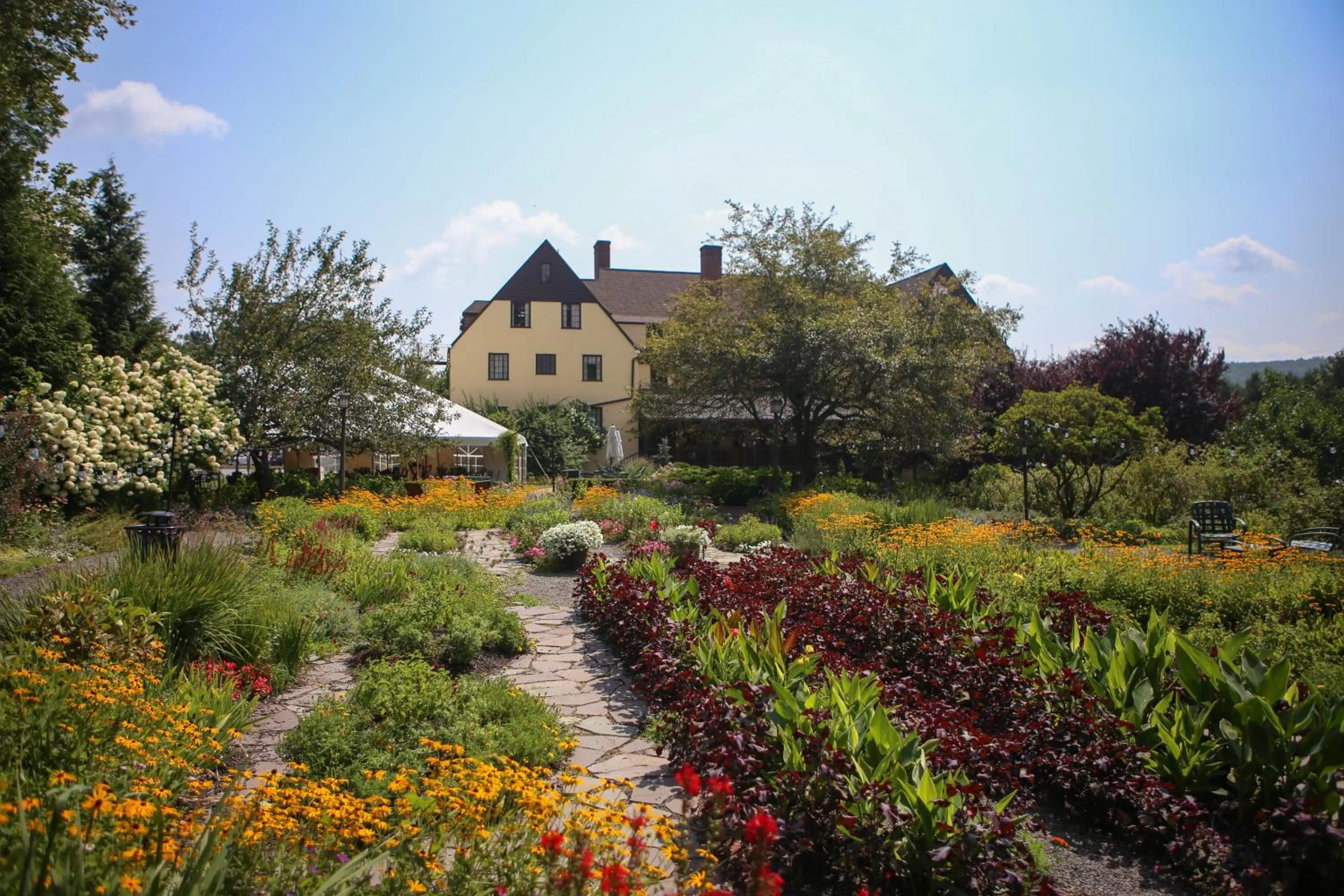 Facade/entrance in Settlers Inn