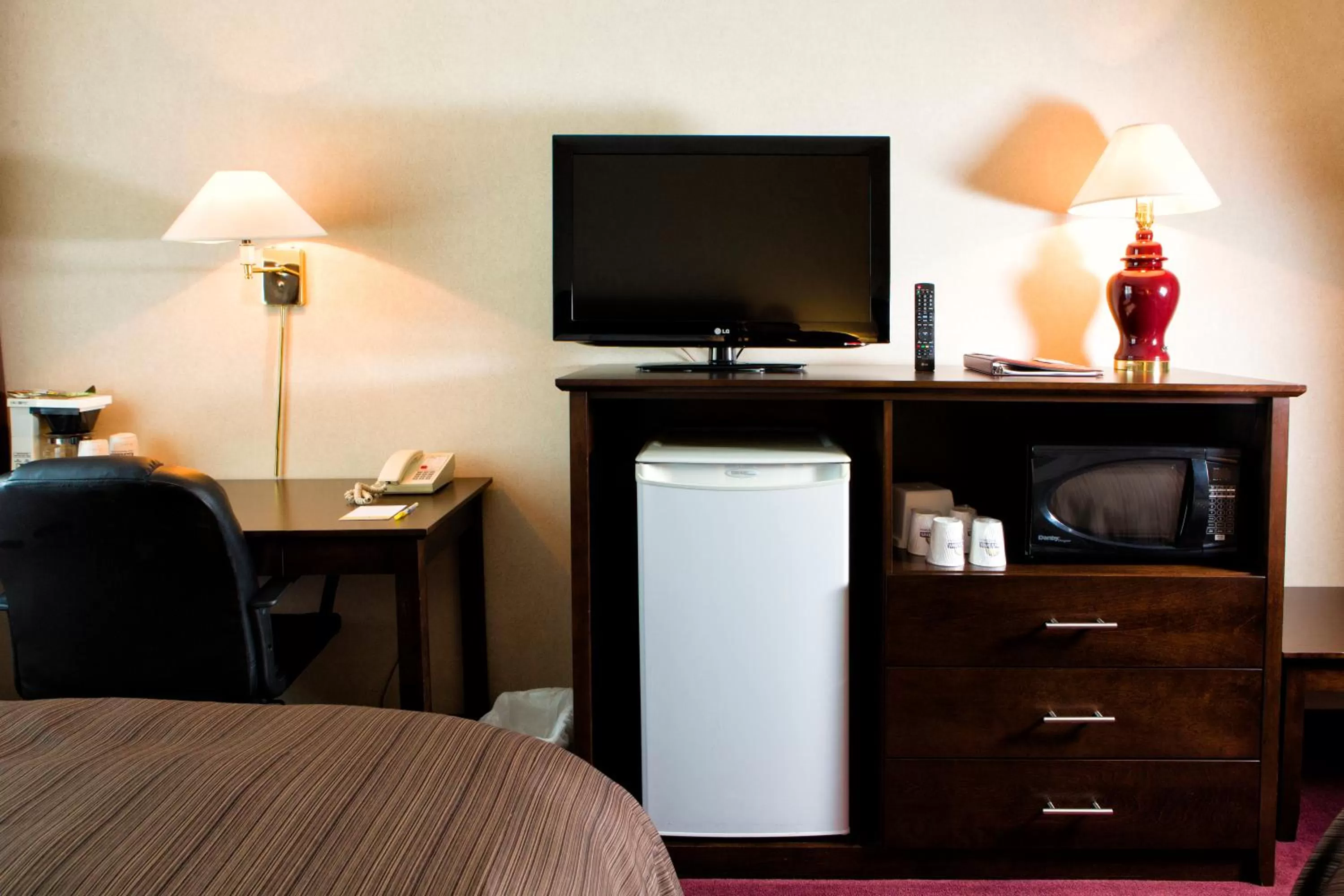 Bed in Days Inn by Wyndham Trois-Rivieres