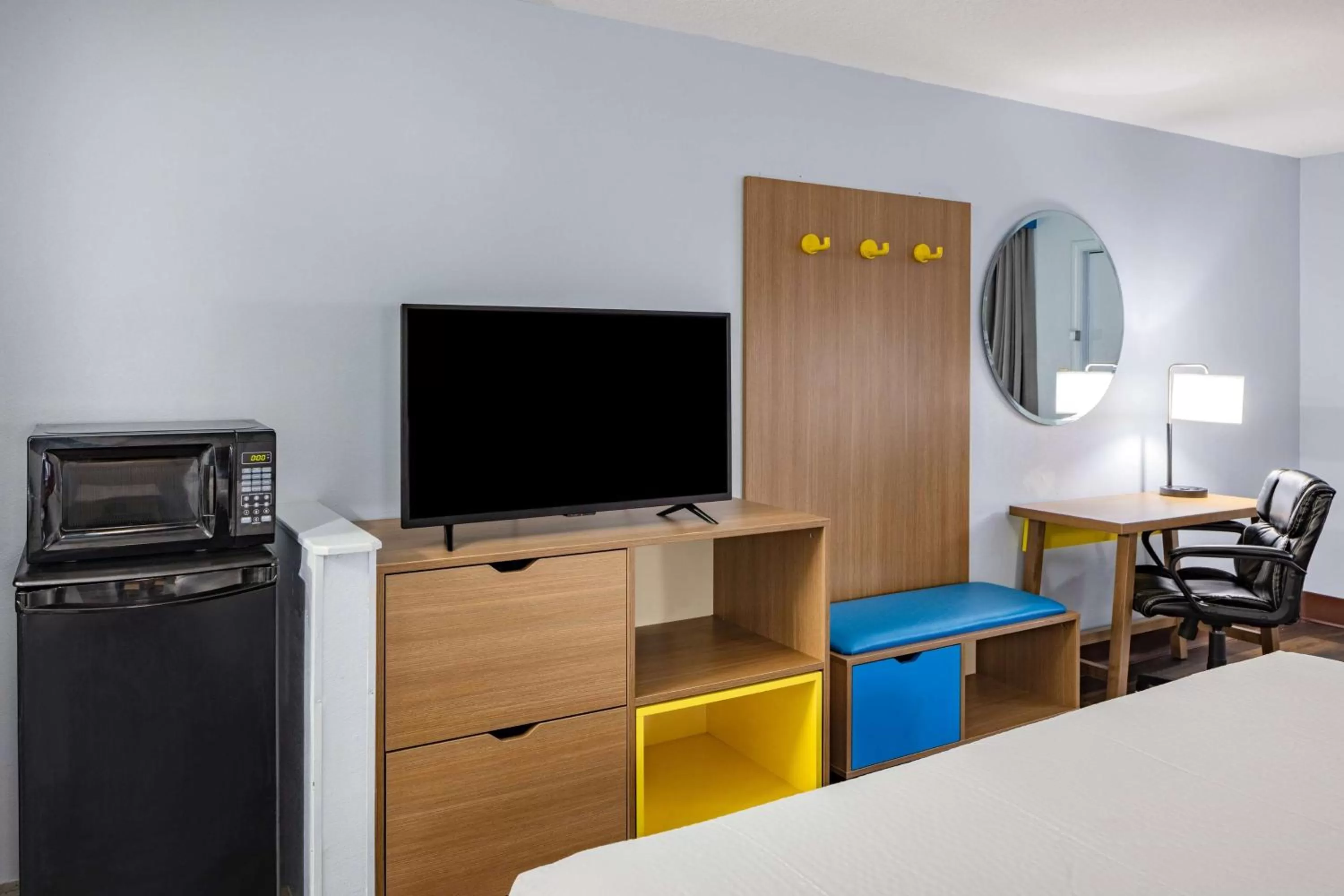 Photo of the whole room in Days Inn by Wyndham Pensacola I-10