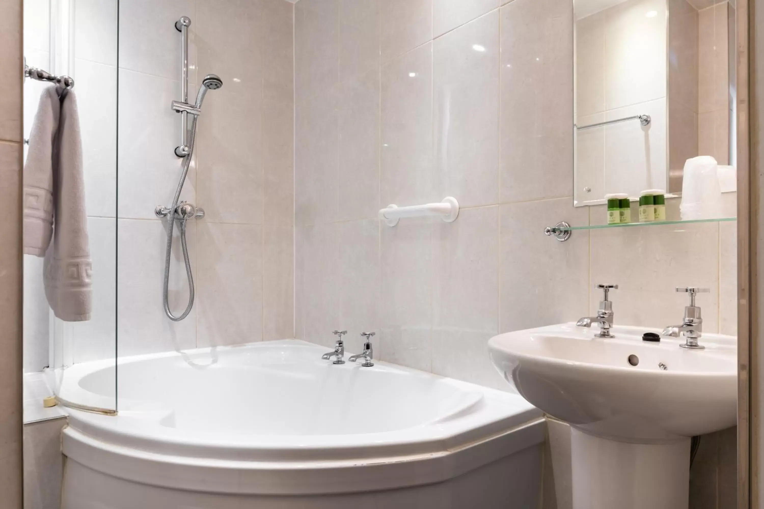 Family Room with Sea View in Manor House Hotel Holy Island Family Room with Sea View in Manor House Hotel Holy Island