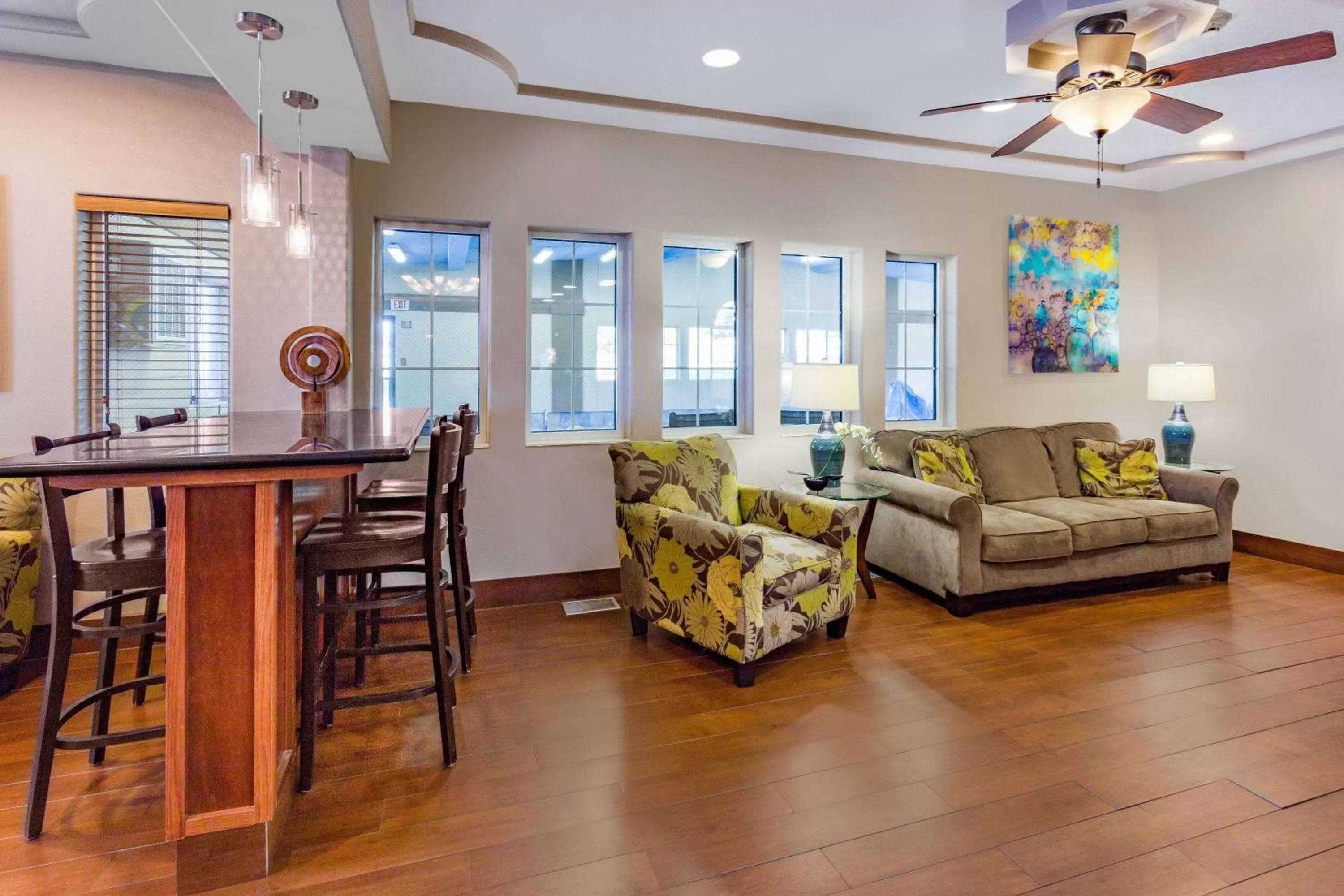 Lobby or reception in AmericInn by Wyndham Des Moines Airport