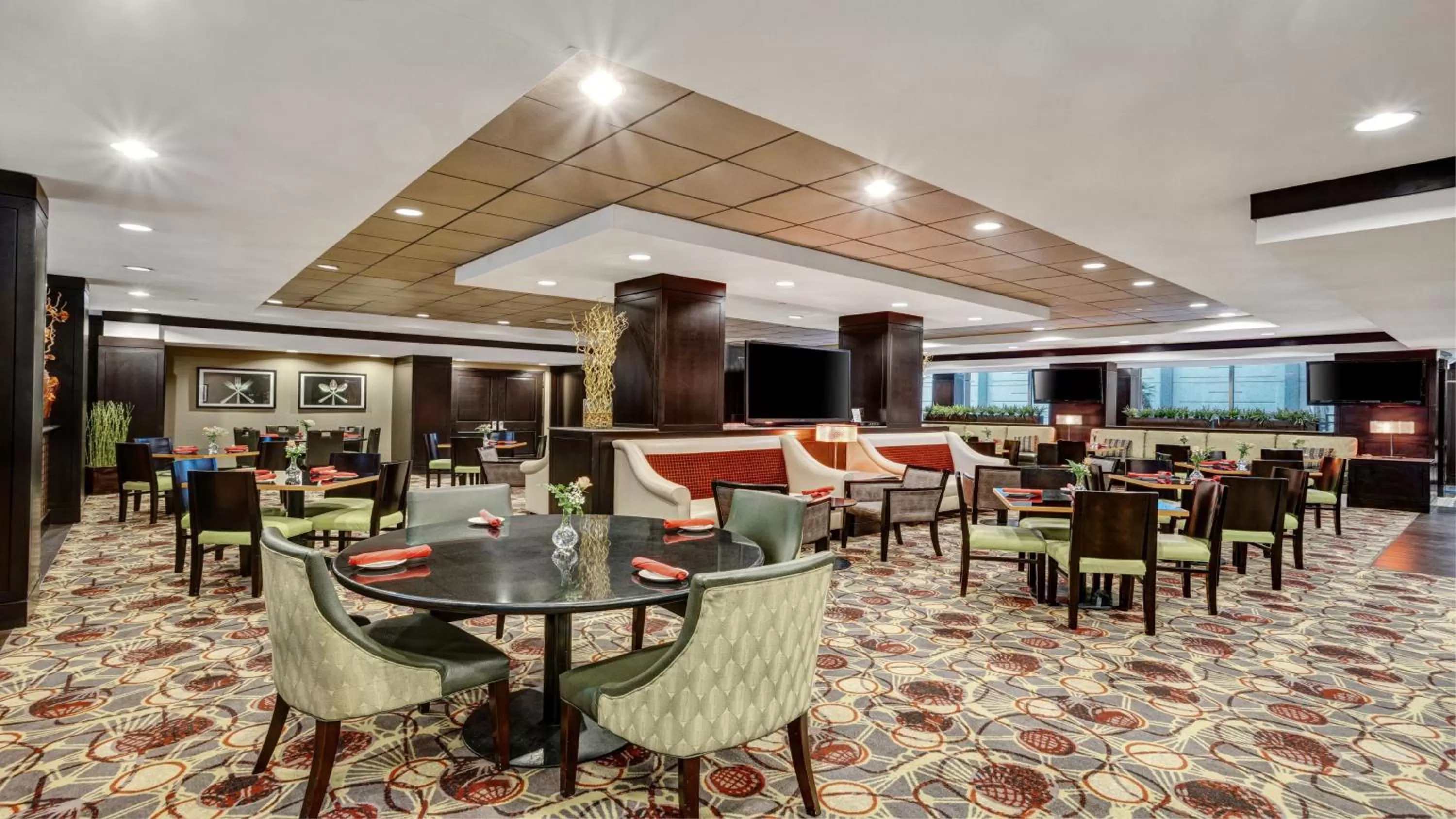 Restaurant/places to eat in Crowne Plaza Houston Galleria Area by IHG