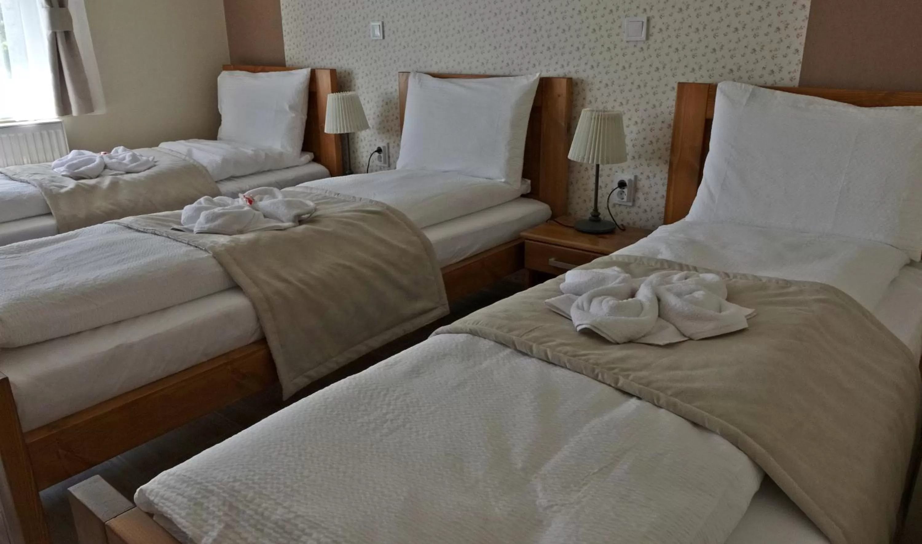 Bed in Alice Panzió Gold