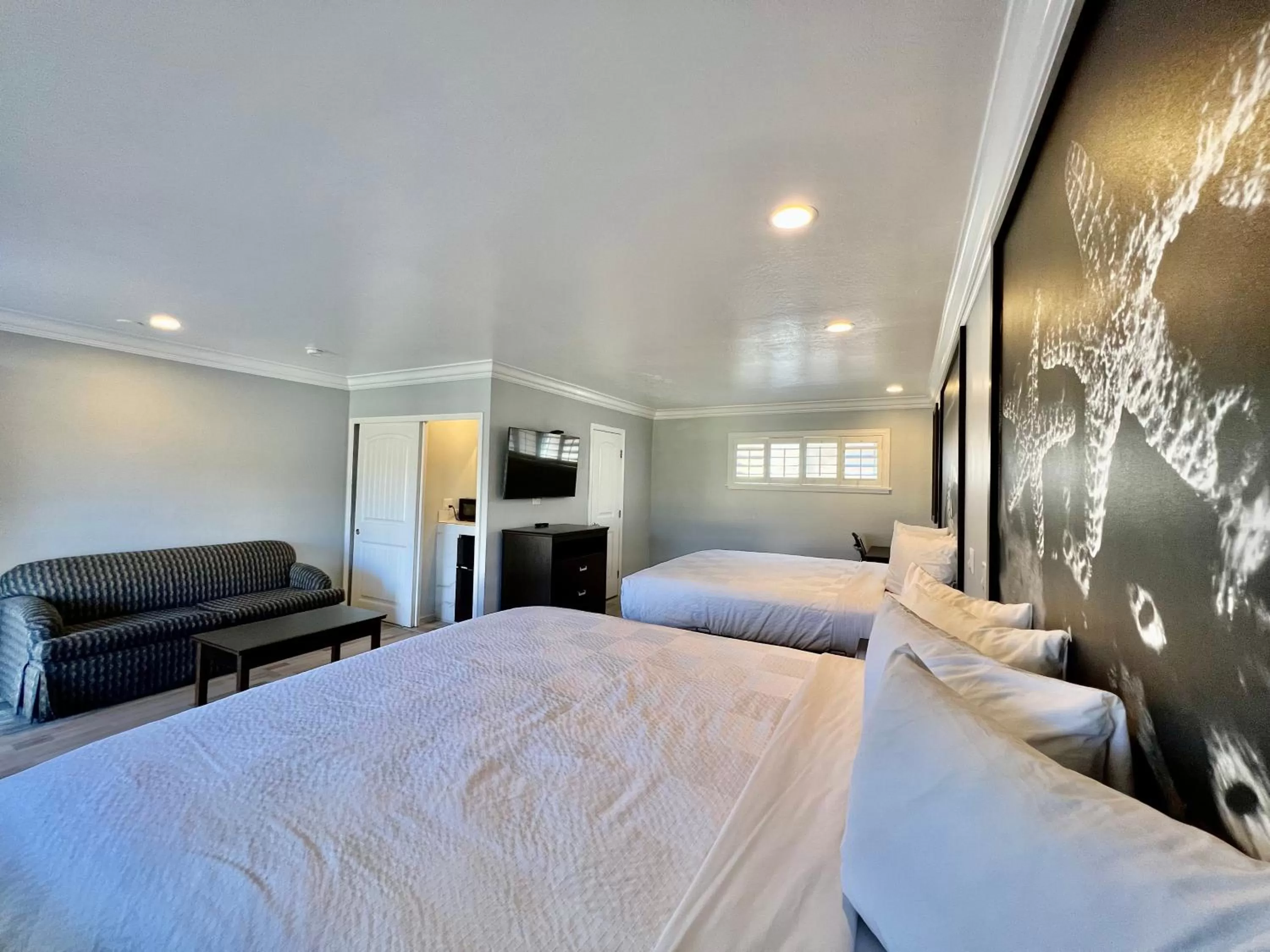 Bed in Aura Inn Monterey