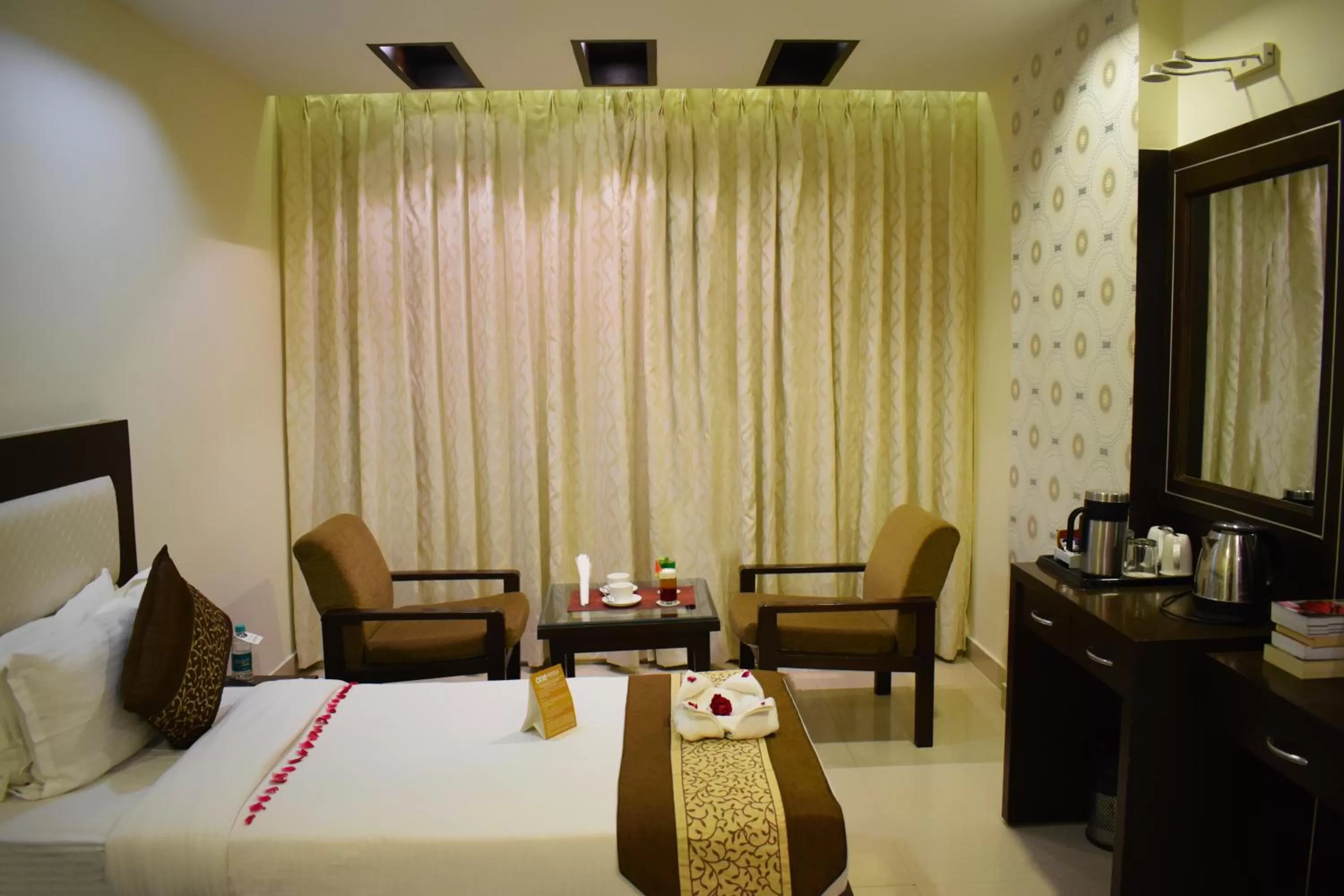 Living room, Bed in Hotel Green View - Behind Pramarth Niketan