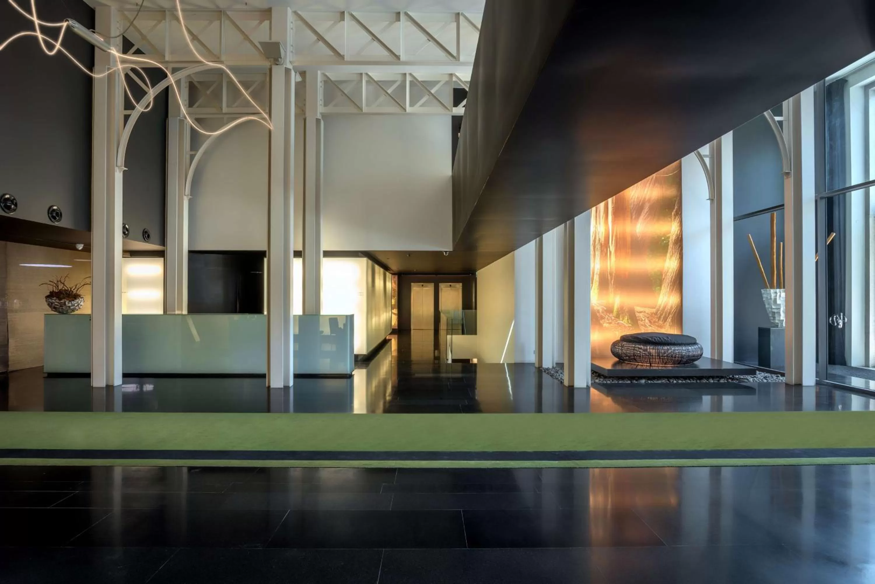 Lobby or reception in DoubleTree by Hilton Lisbon Fontana Park