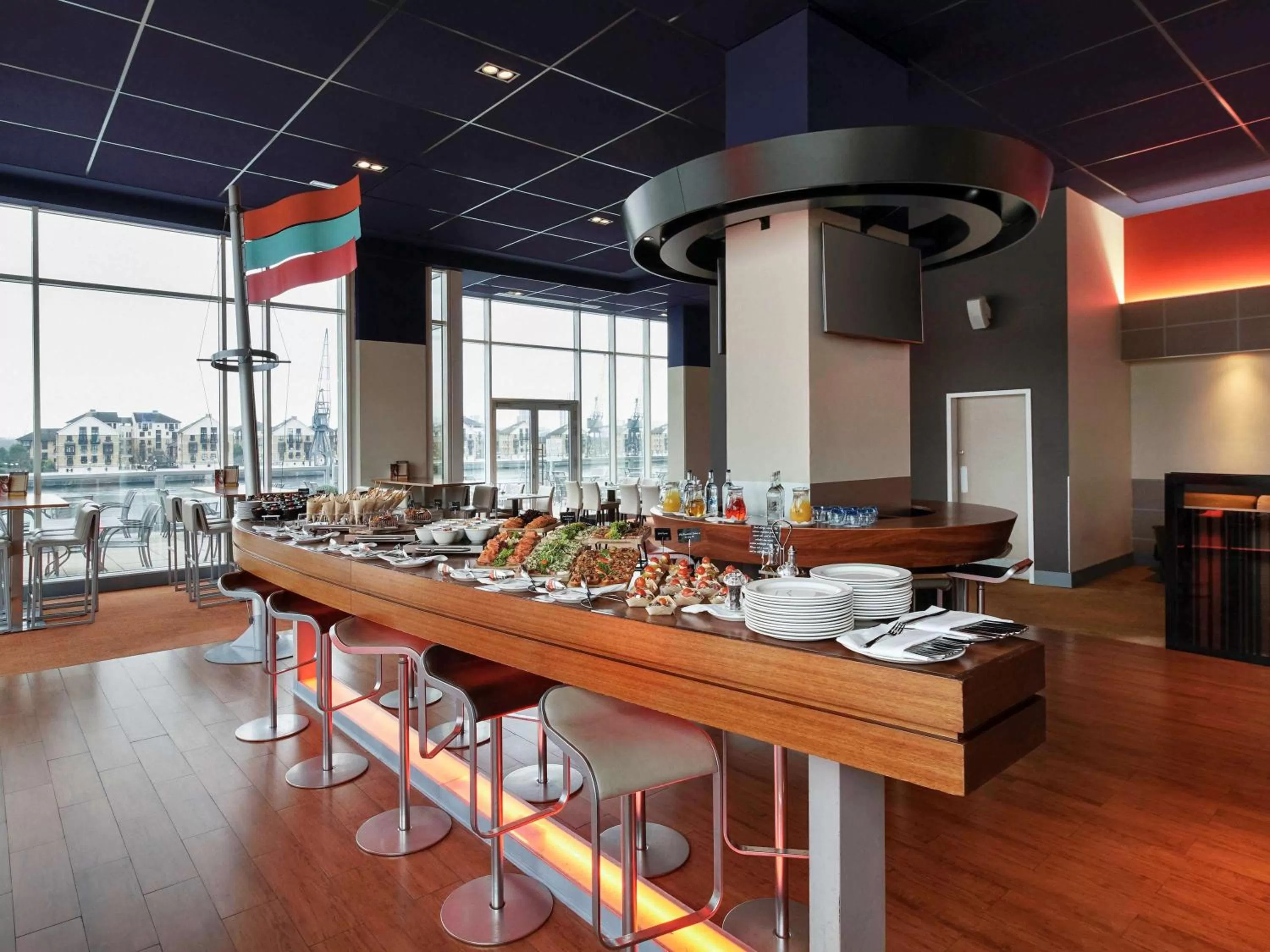 Restaurant/places to eat in Novotel London Excel