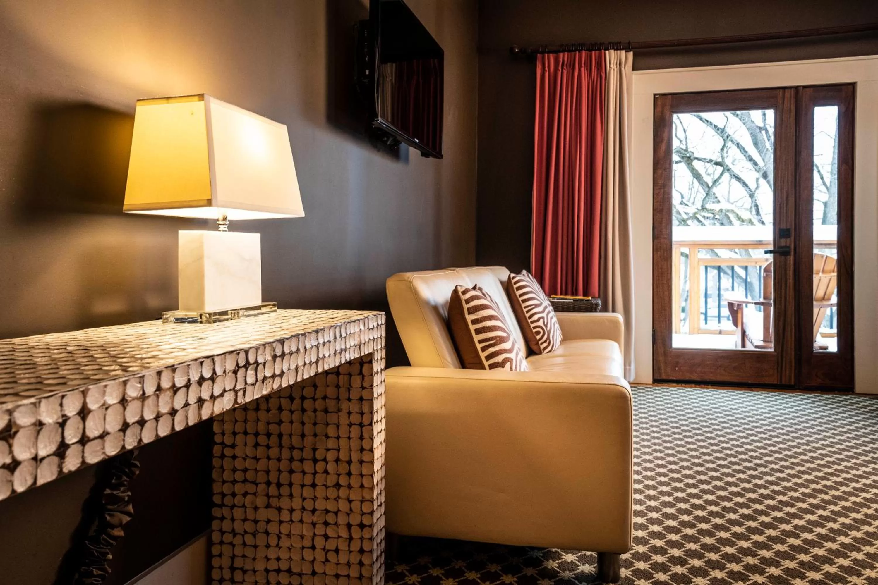 Seating area, Bed in Hotel Broad Ripple