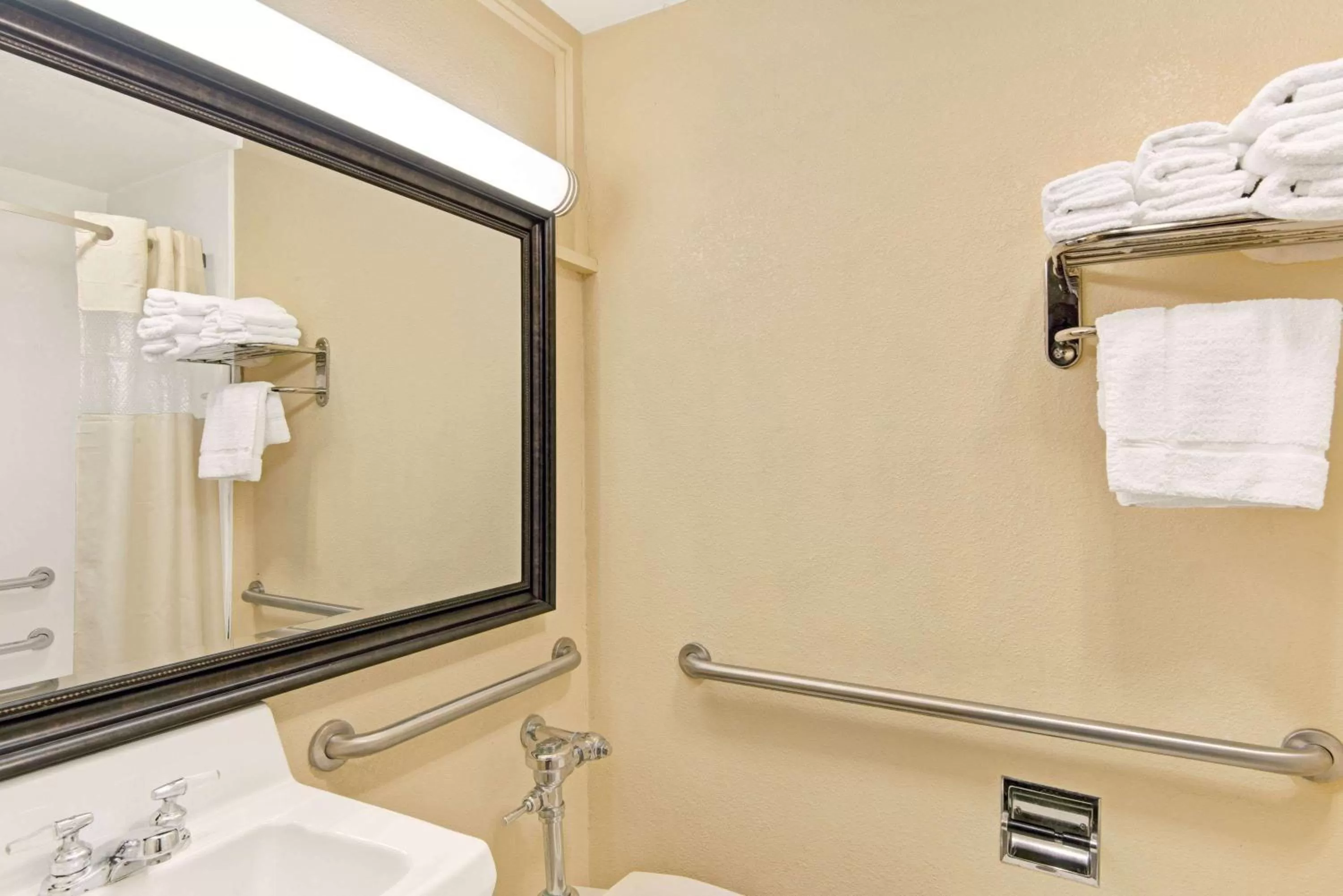 Photo of the whole room in Days Inn by Wyndham Washington