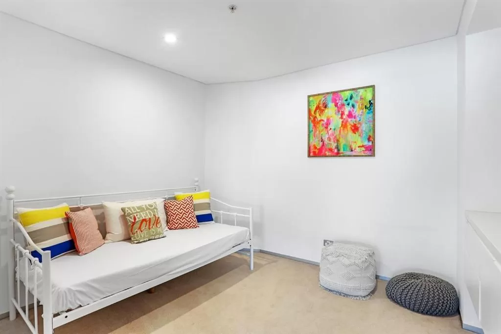 Seating area, Bed in Ambience on Burleigh Beach