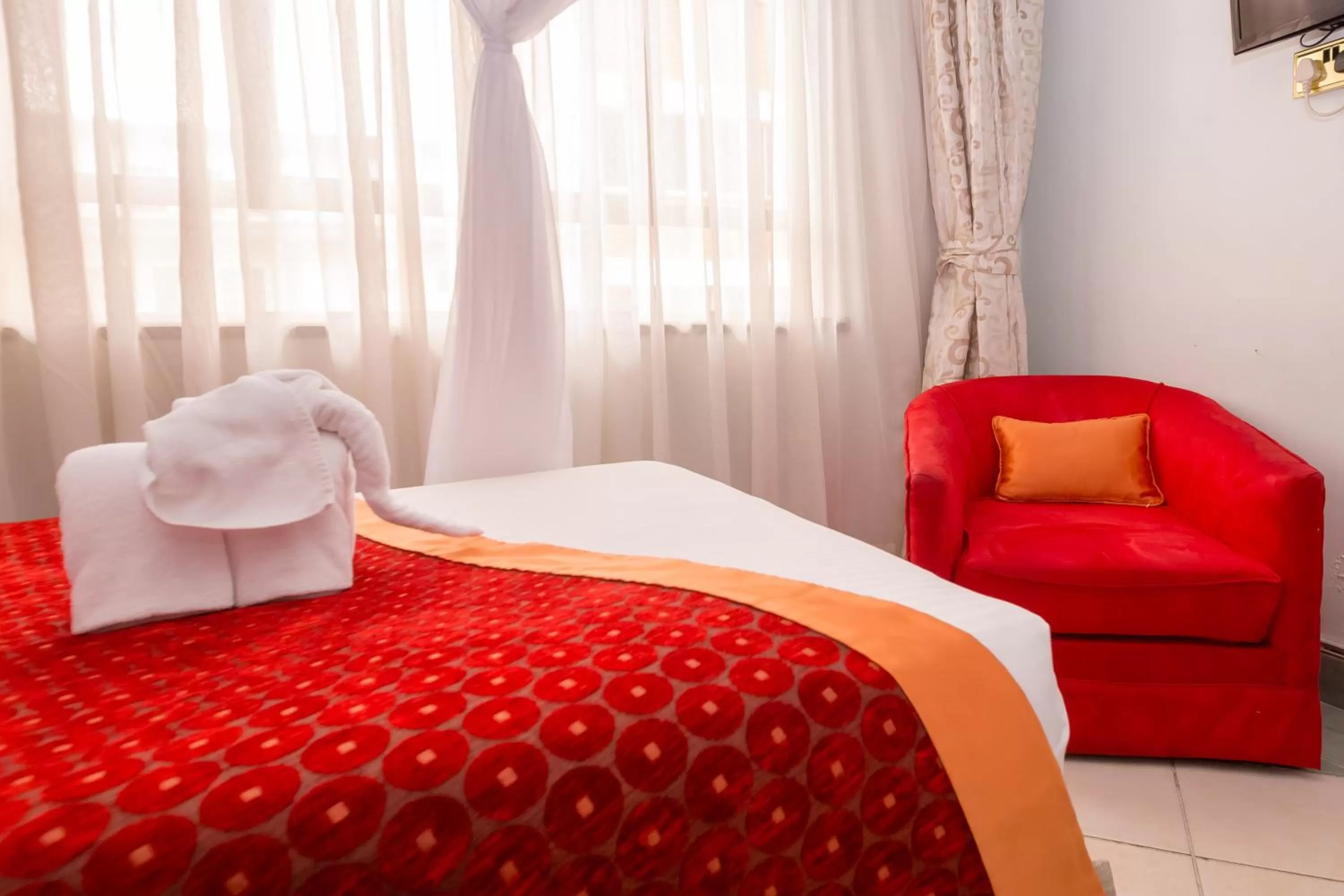 Bedroom, Bed in Marble Arch Hotel