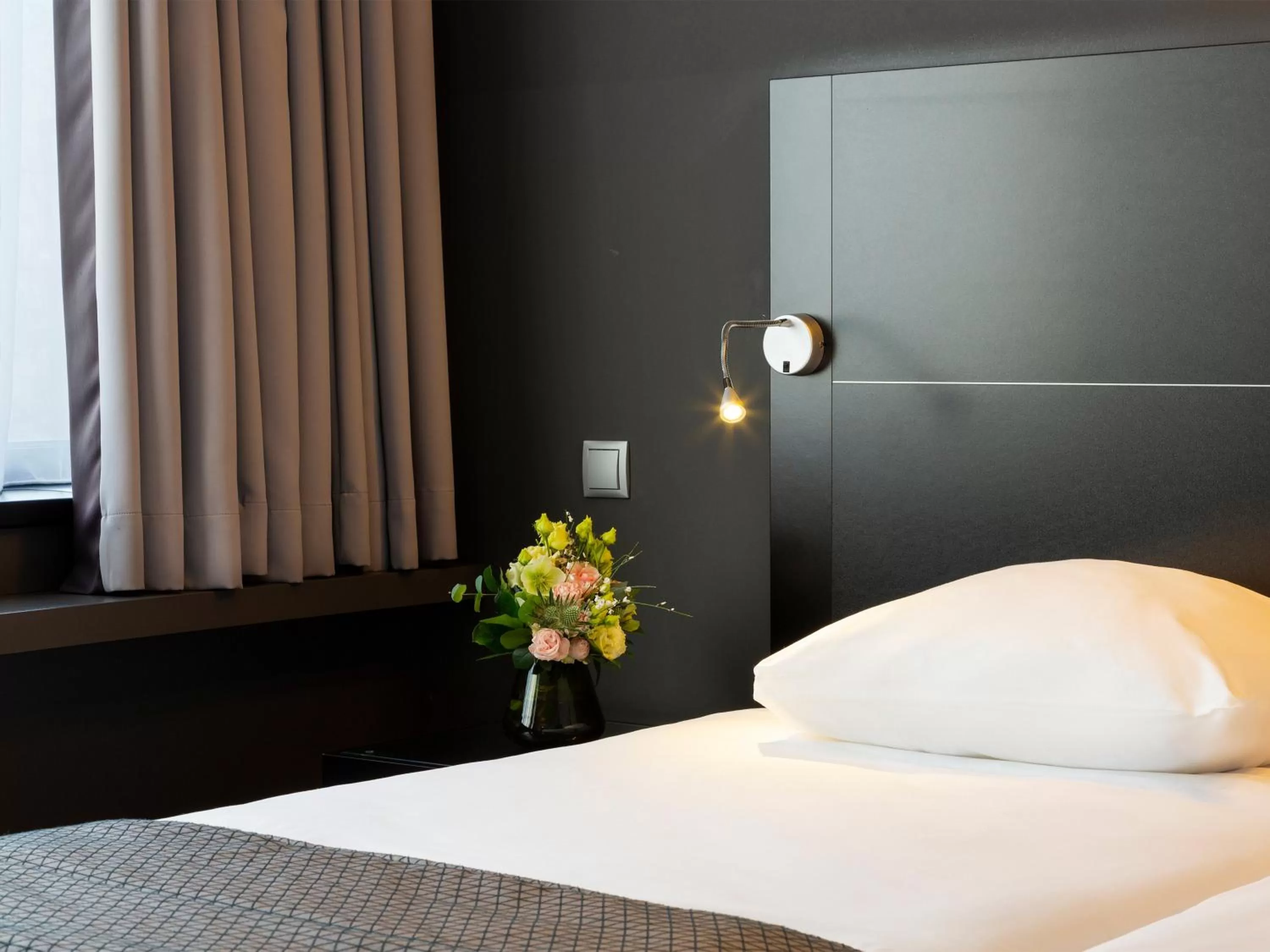 Bedroom, Bed in Hotel Ramada Brussels Woluwe