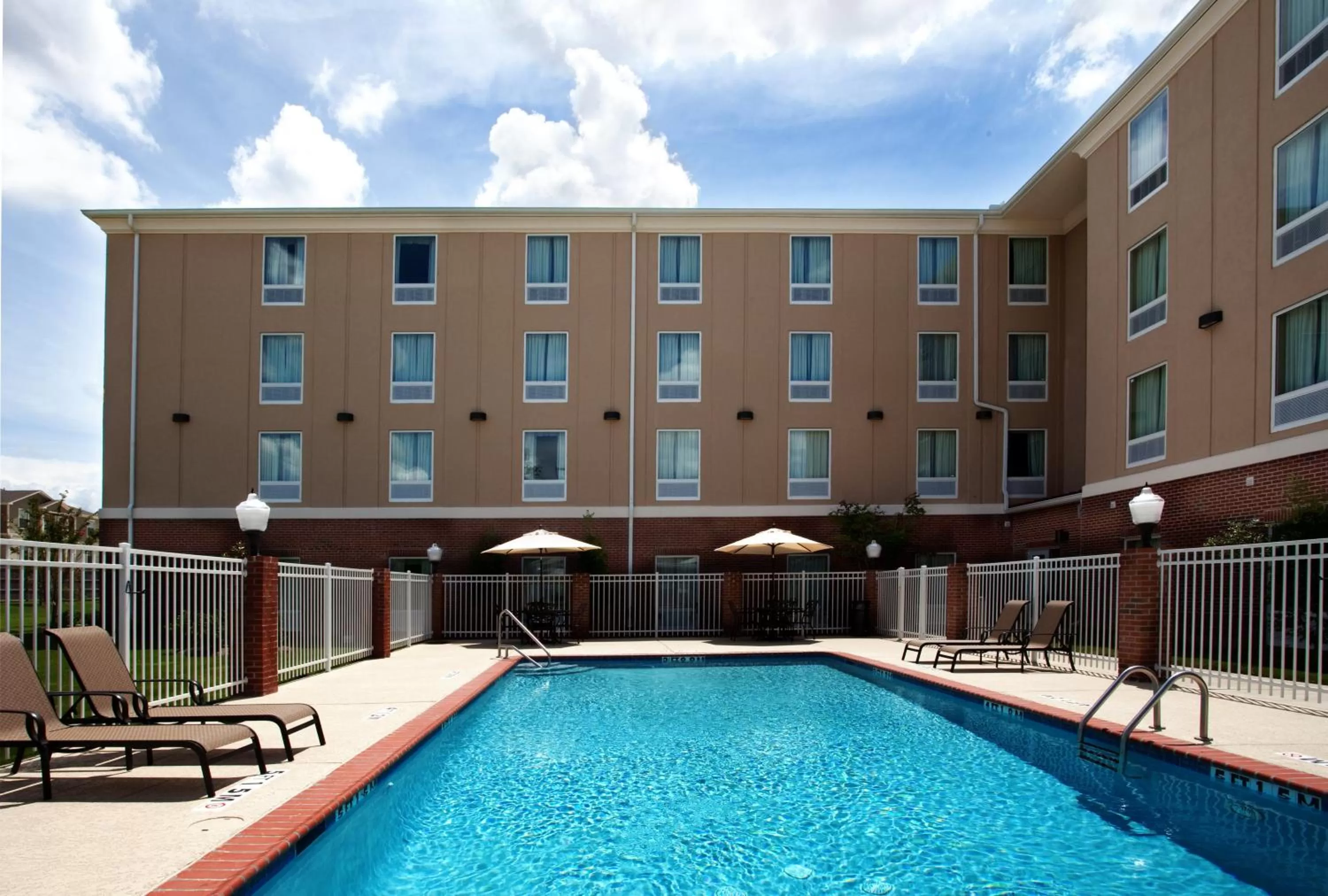 Swimming pool in Holiday Inn Express & Suites Baton Rouge East by IHG