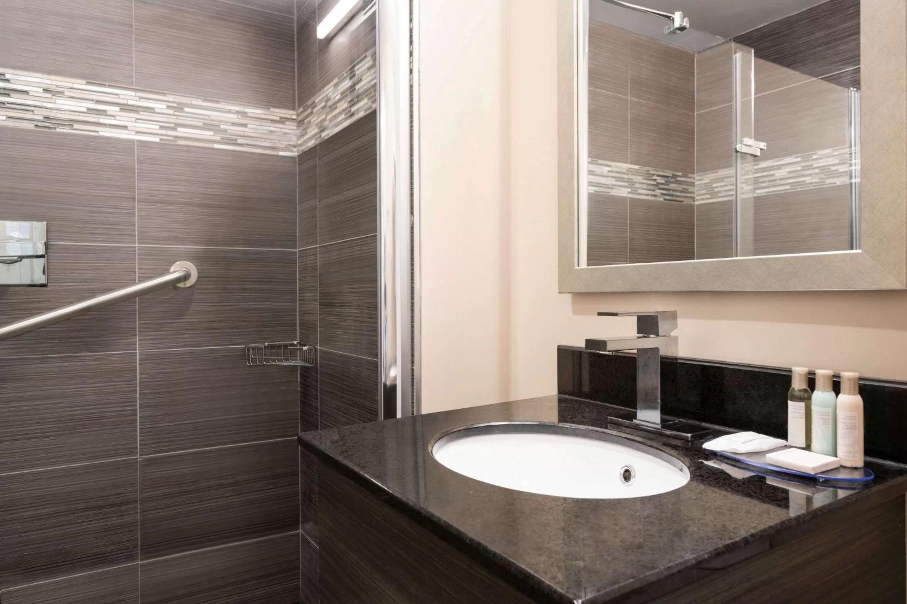 Bathroom in Ramada Plaza by Wyndham Montreal