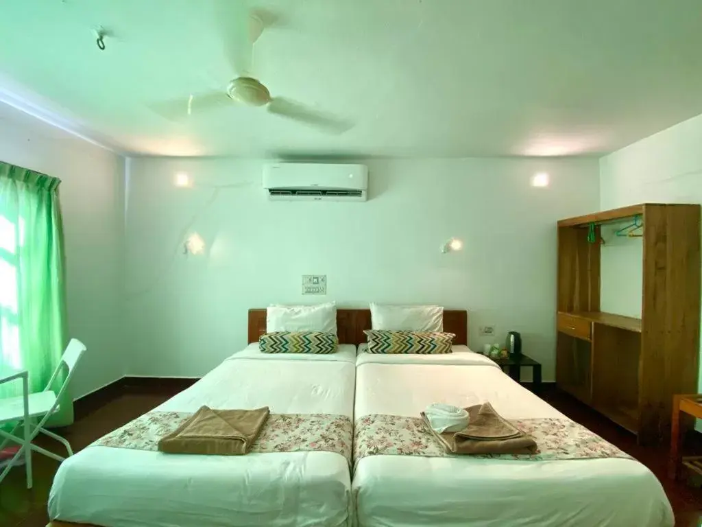 Twin Room in Red Earth - Gokarna Twin Room in Red Earth - Gokarna