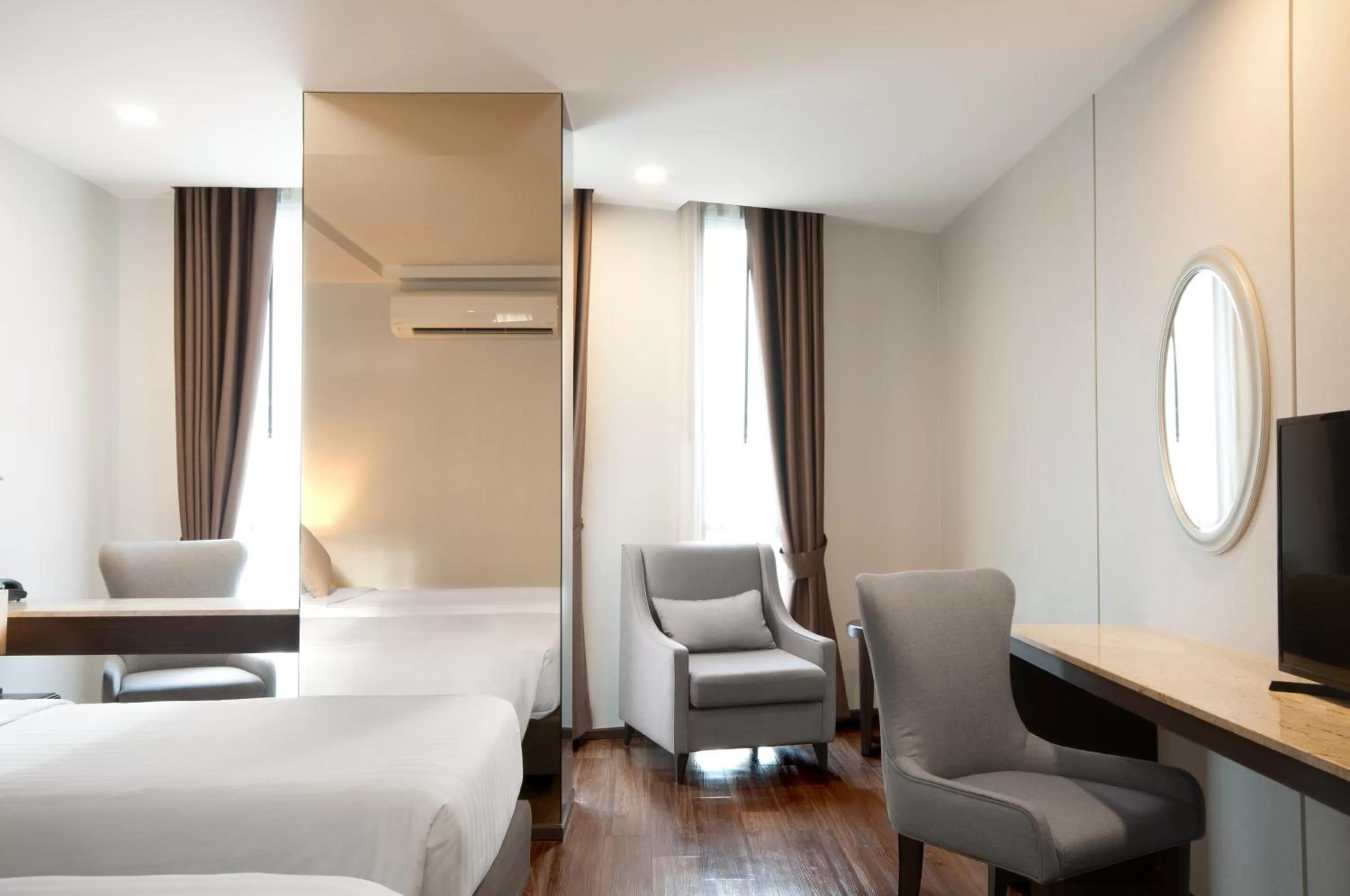 hair dresser, Bed in SureStay Plus by Best Western Sukhumvit 2
