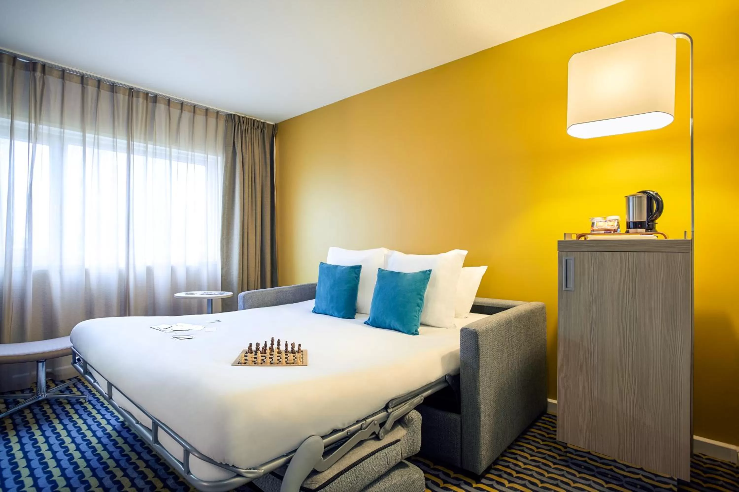 Bedroom, Bed in Mercure Paris Sud Les Ulis-Courtaboeuf