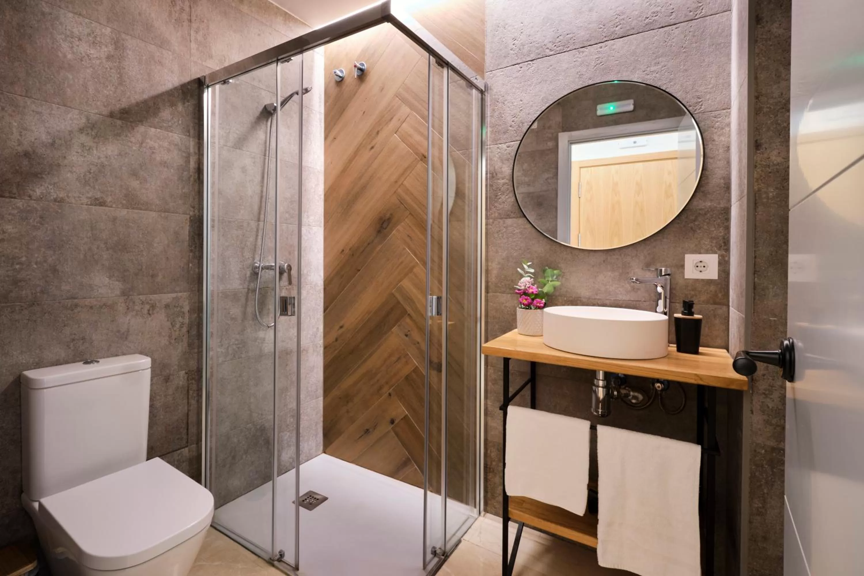 Toilet in Sweet Sevilla Suites