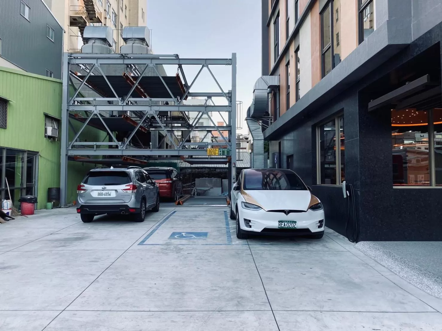 Area and facilities in Q21 Hotel