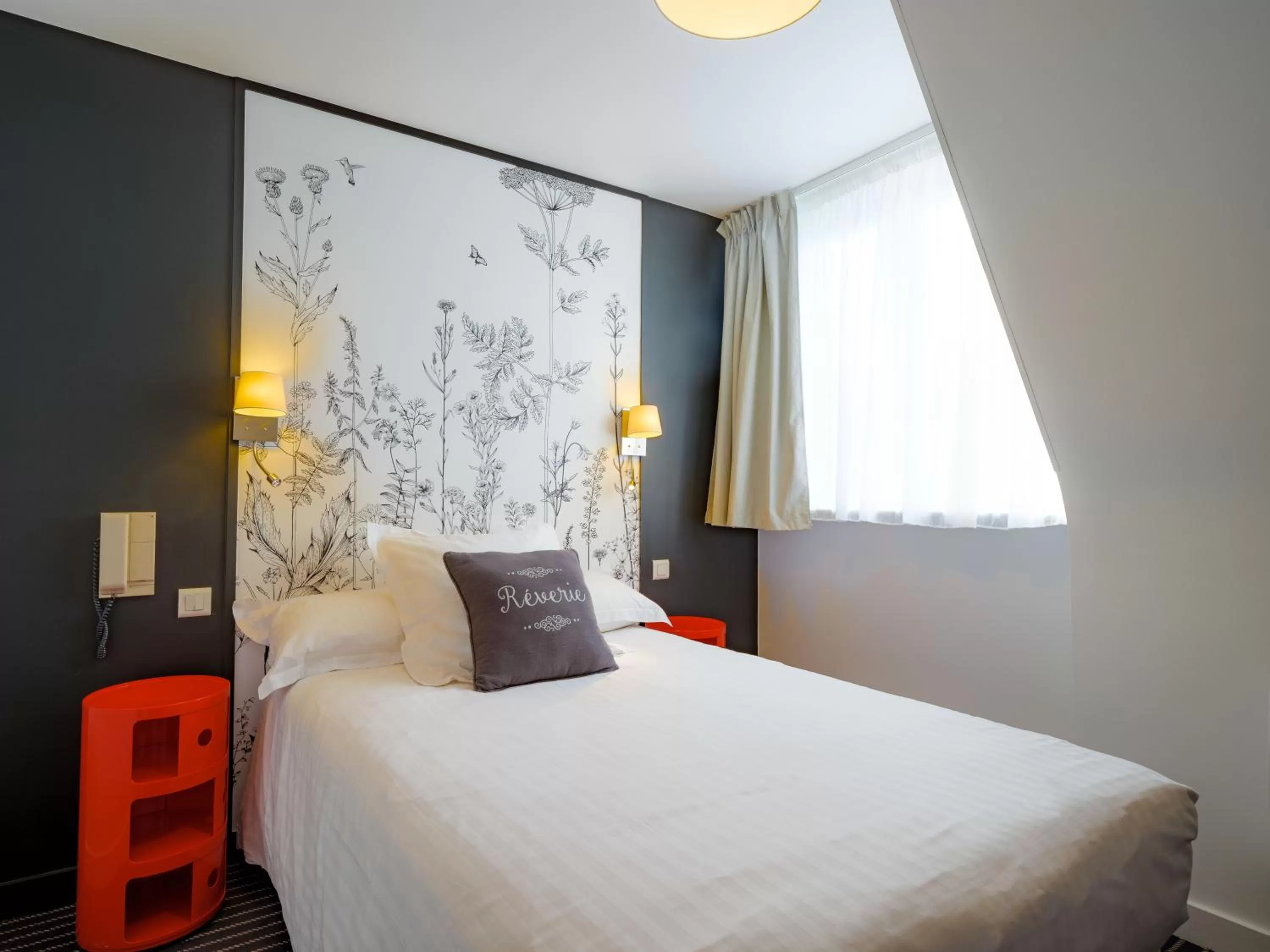 Bedroom, Bed in Hôtel La Résidence des Artistes