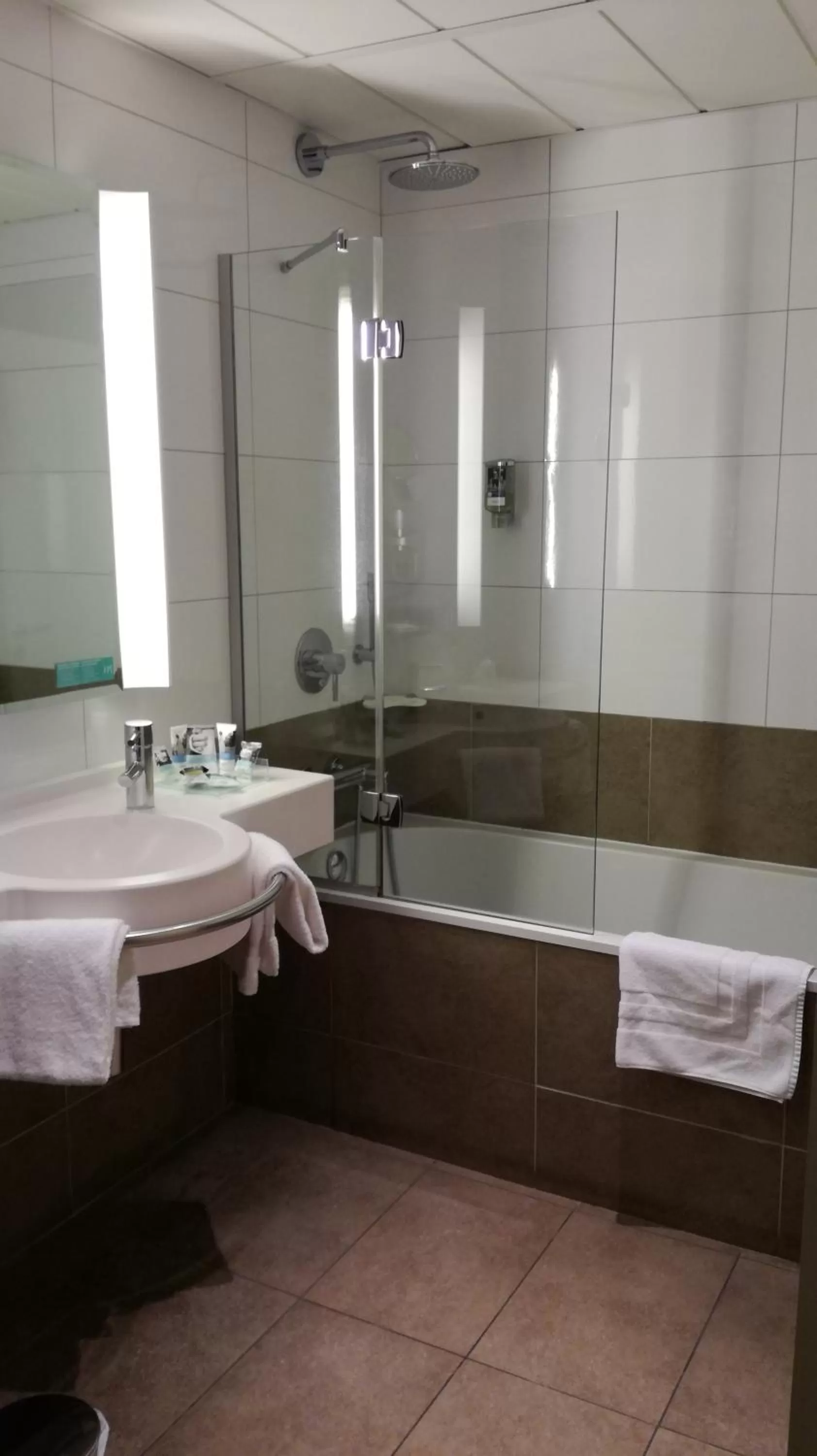 Bathroom in Mercure Carcassonne La Cité