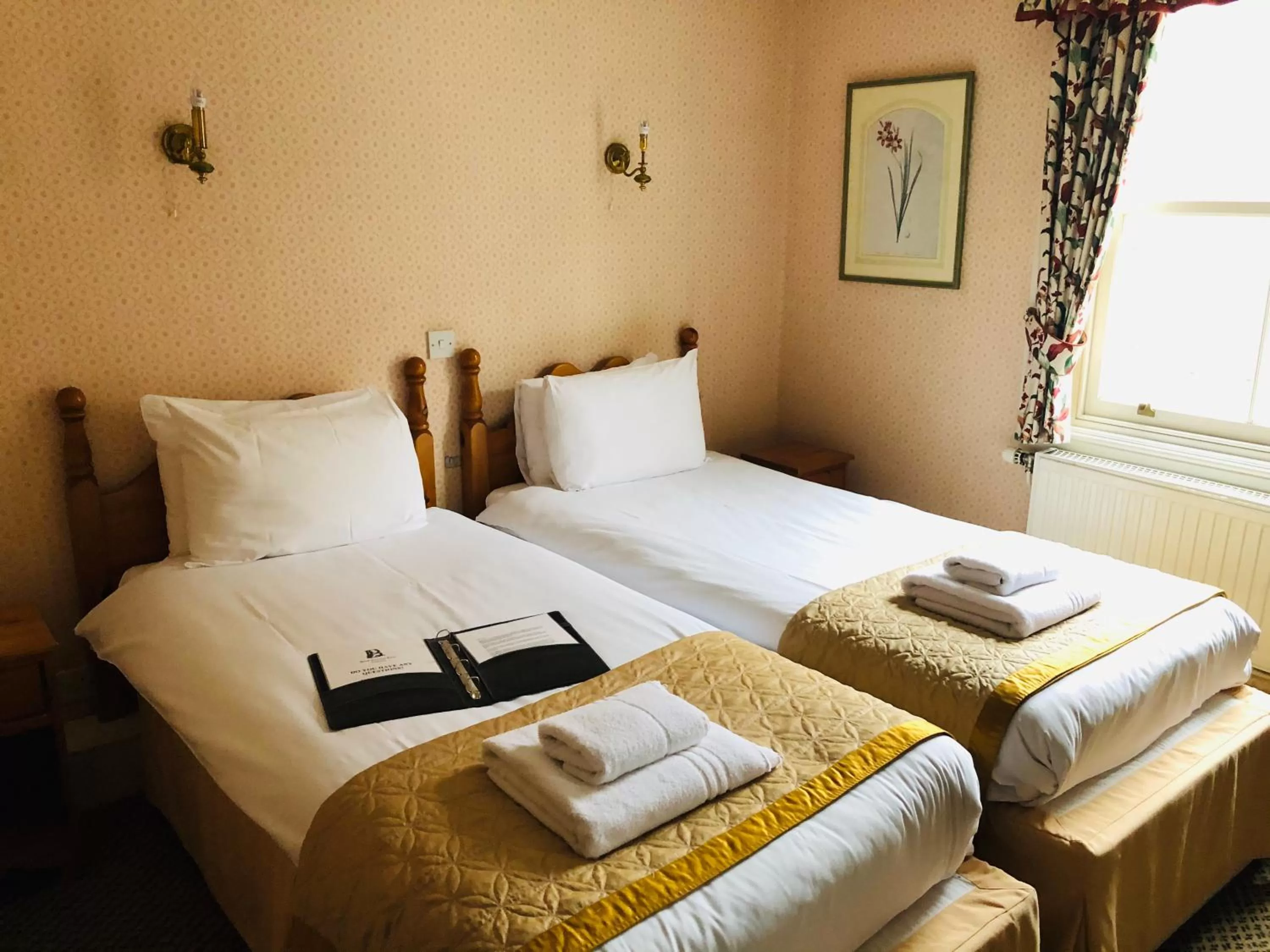 Bed in Brook Red Lion Hotel