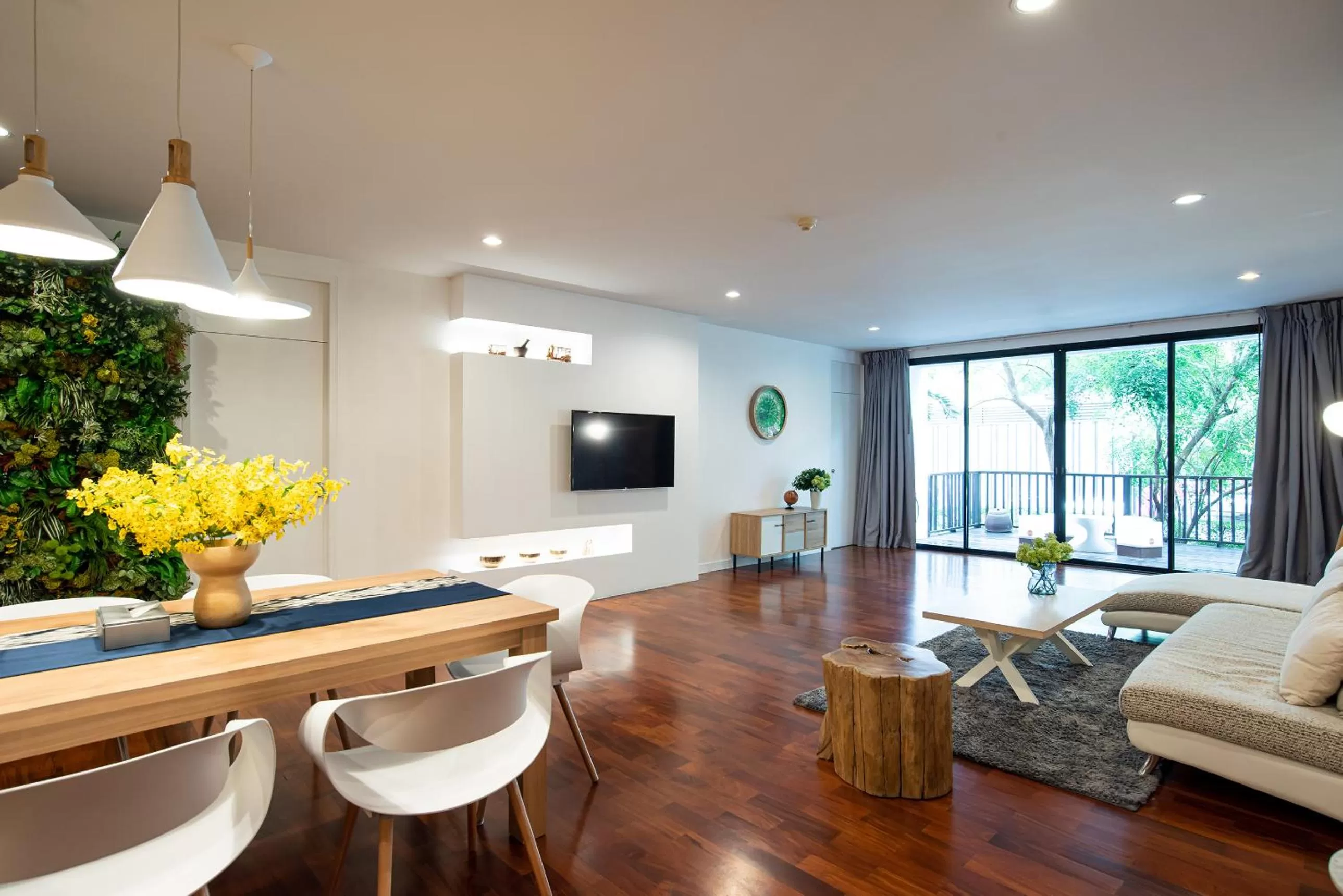 Living room in Benviar Tonson Residence